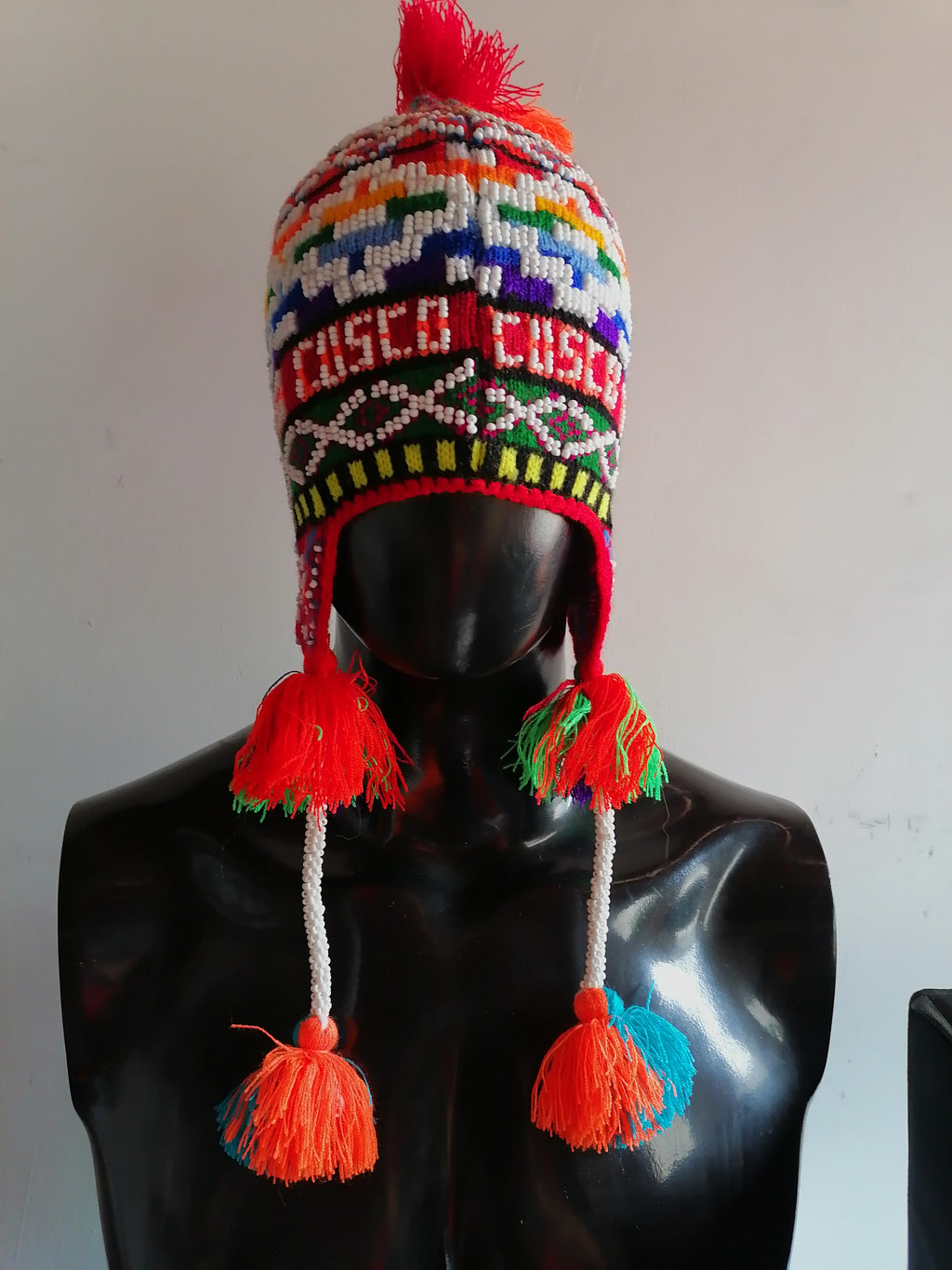 Unisex Knitted Wool Chullo for Warm Winter, Peruvian Handicrafts from Cusco