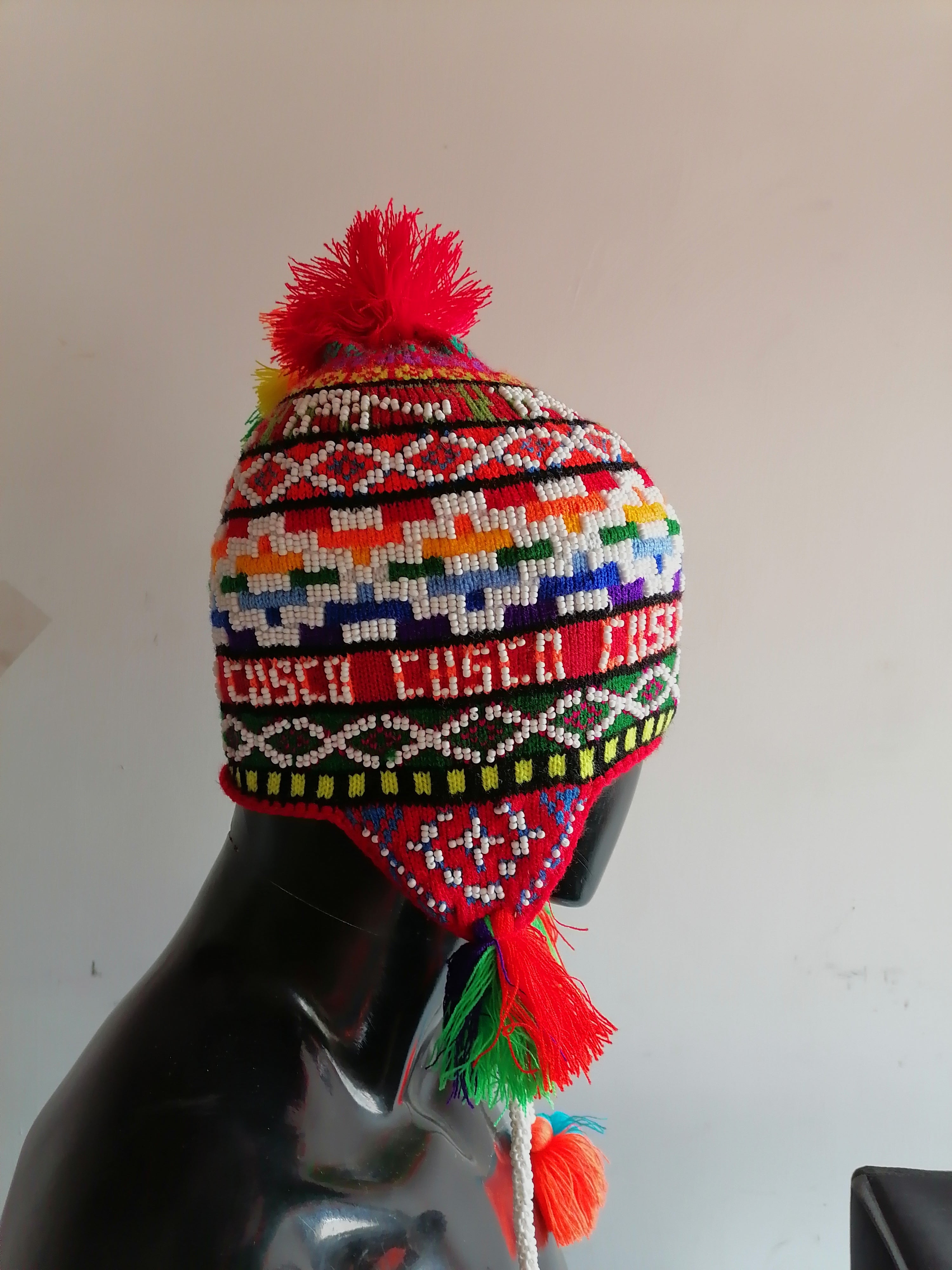 Unisex Knitted Wool Chullo for Warm Winter, Peruvian Handicrafts from Cusco