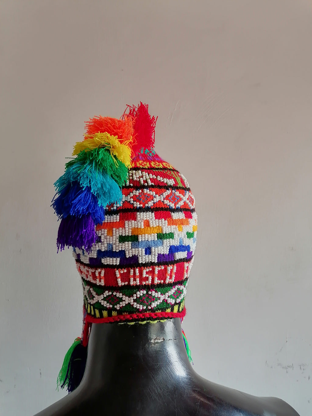 Unisex Knitted Wool Chullo for Warm Winter, Peruvian Handicrafts from Cusco