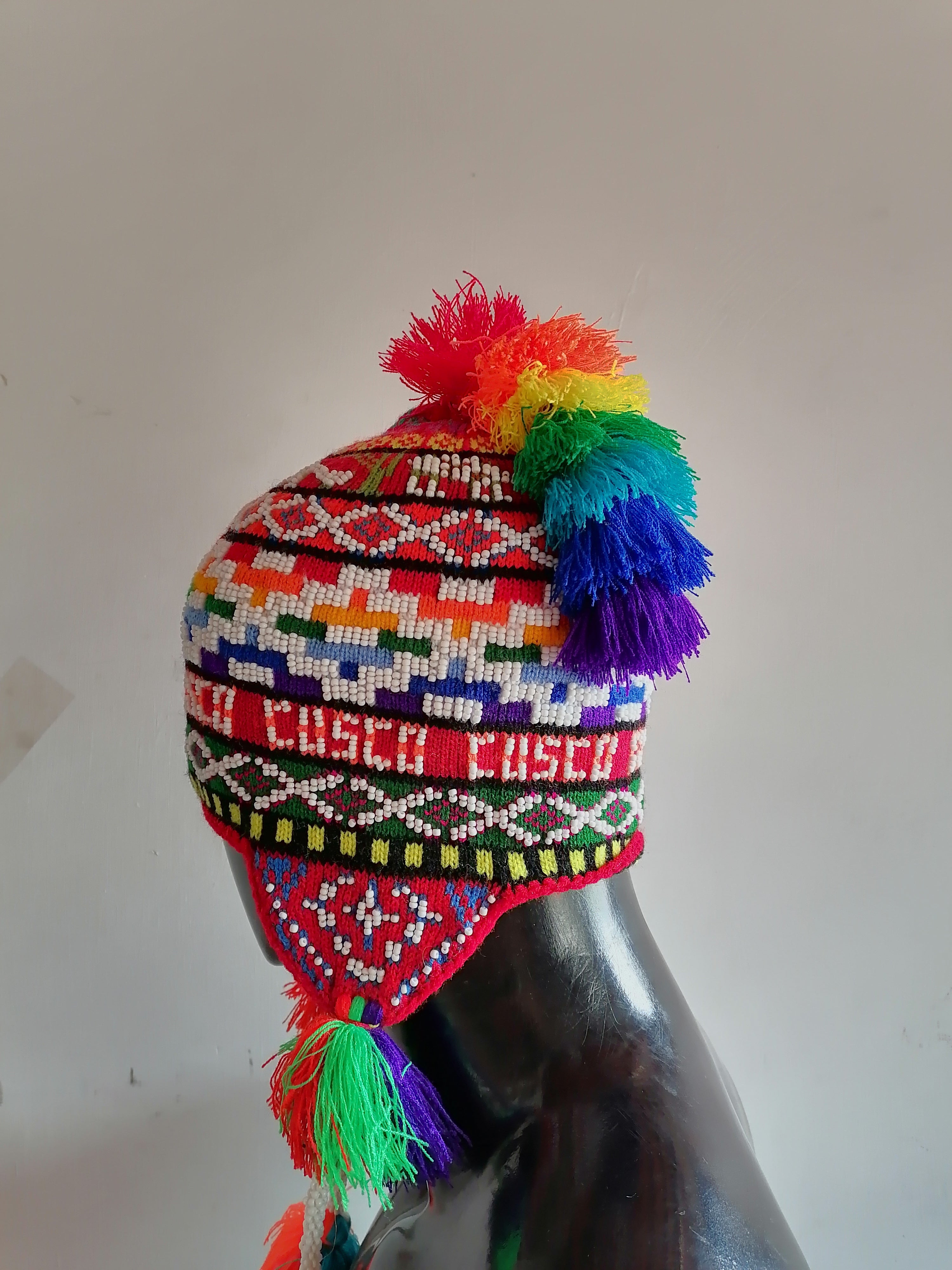 Unisex Knitted Wool Chullo for Warm Winter, Peruvian Handicrafts from Cusco
