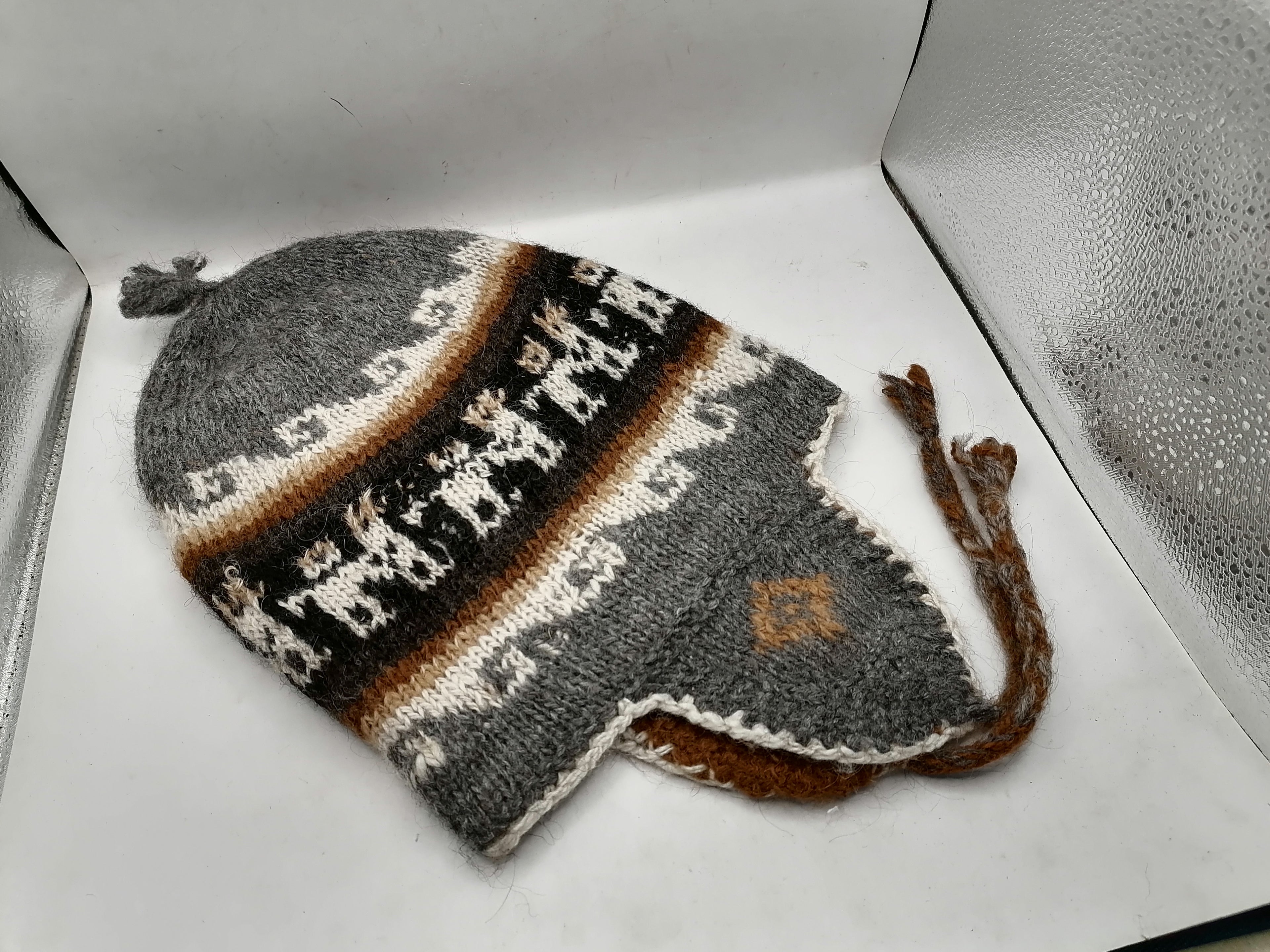 Unisex Knitted Wool Chullo for Warm Winter in Cusco