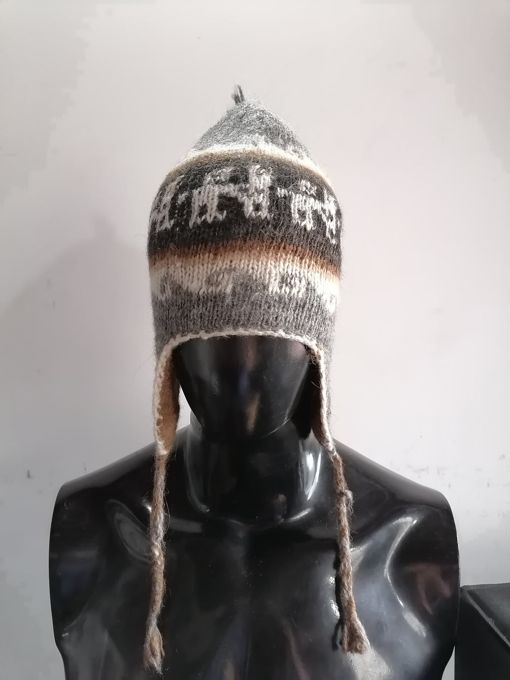 Unisex Knitted Wool Chullo for Warm Winter in Cusco