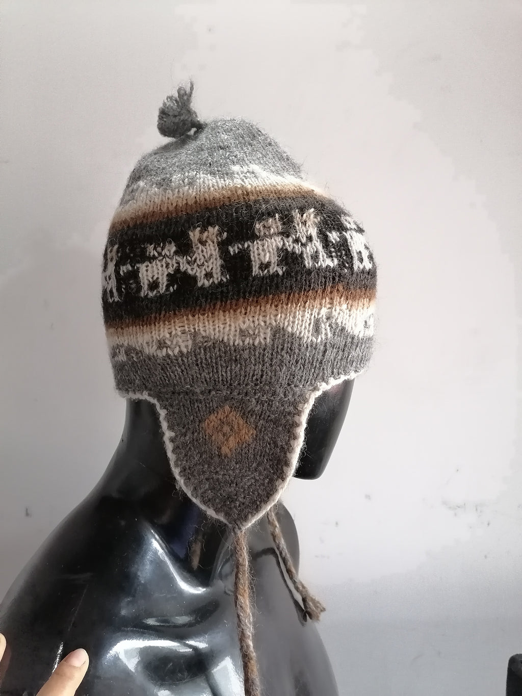 Unisex Knitted Wool Chullo for Warm Winter in Cusco