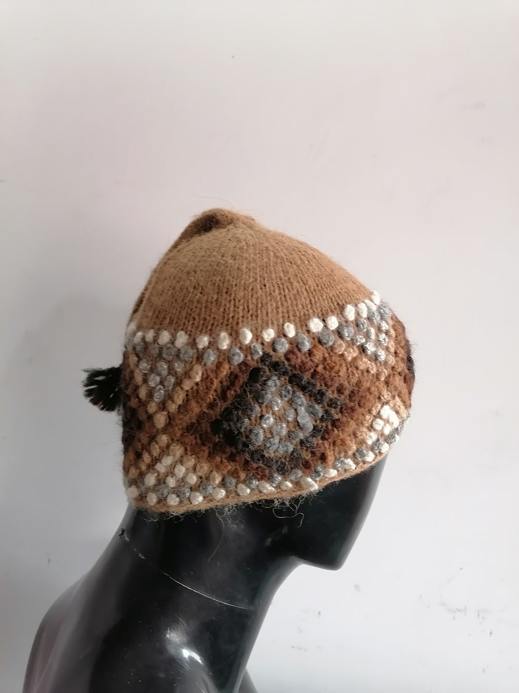 Unisex Hand-Knitted Alpaca Wool Chullo for Winter Warmth