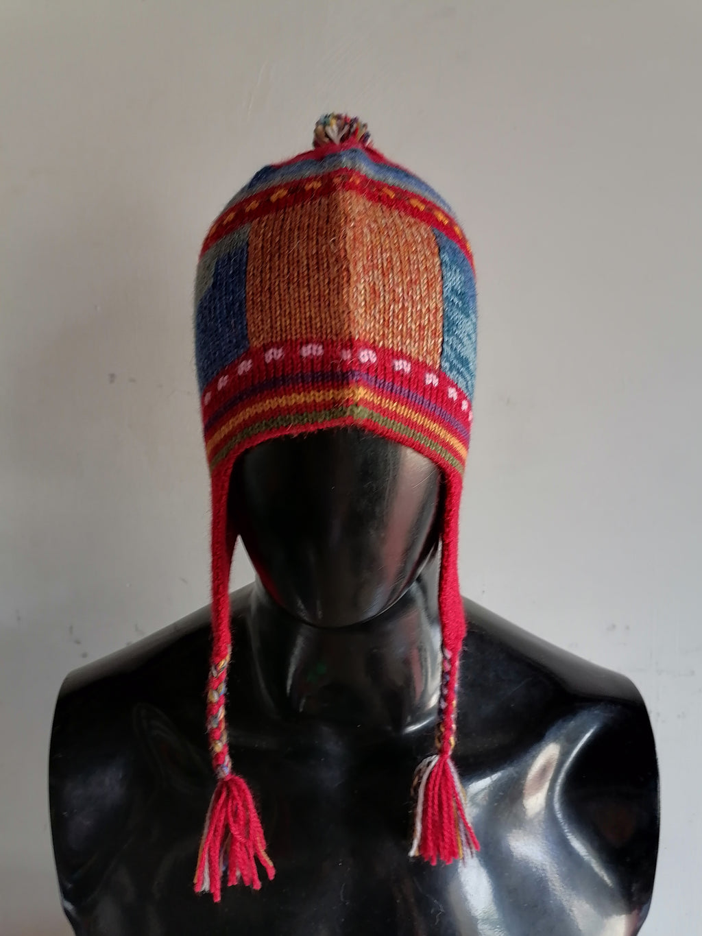 Unisex Knitted Alpaca Wool Chullo for Warm Winter in Cusco