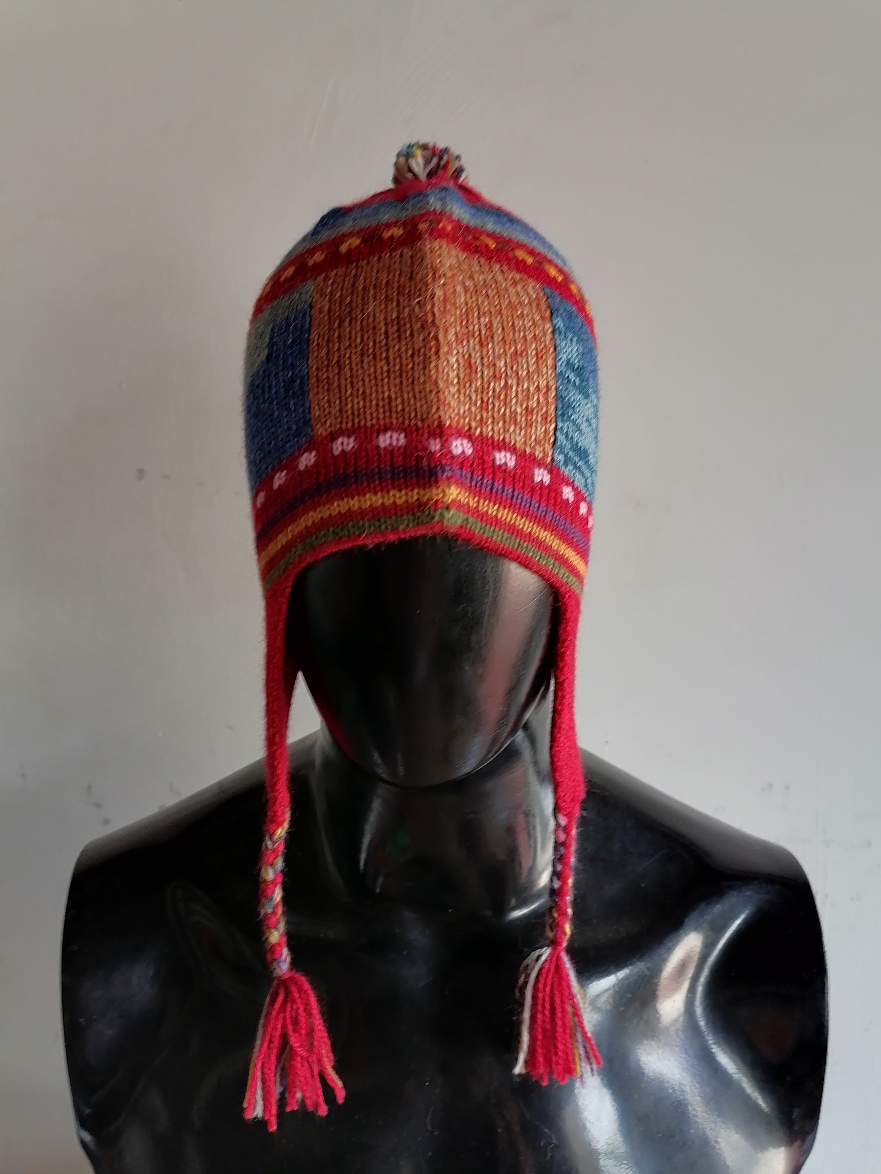 Unisex Knitted Alpaca Wool Chullo for Warm Winter in Cusco