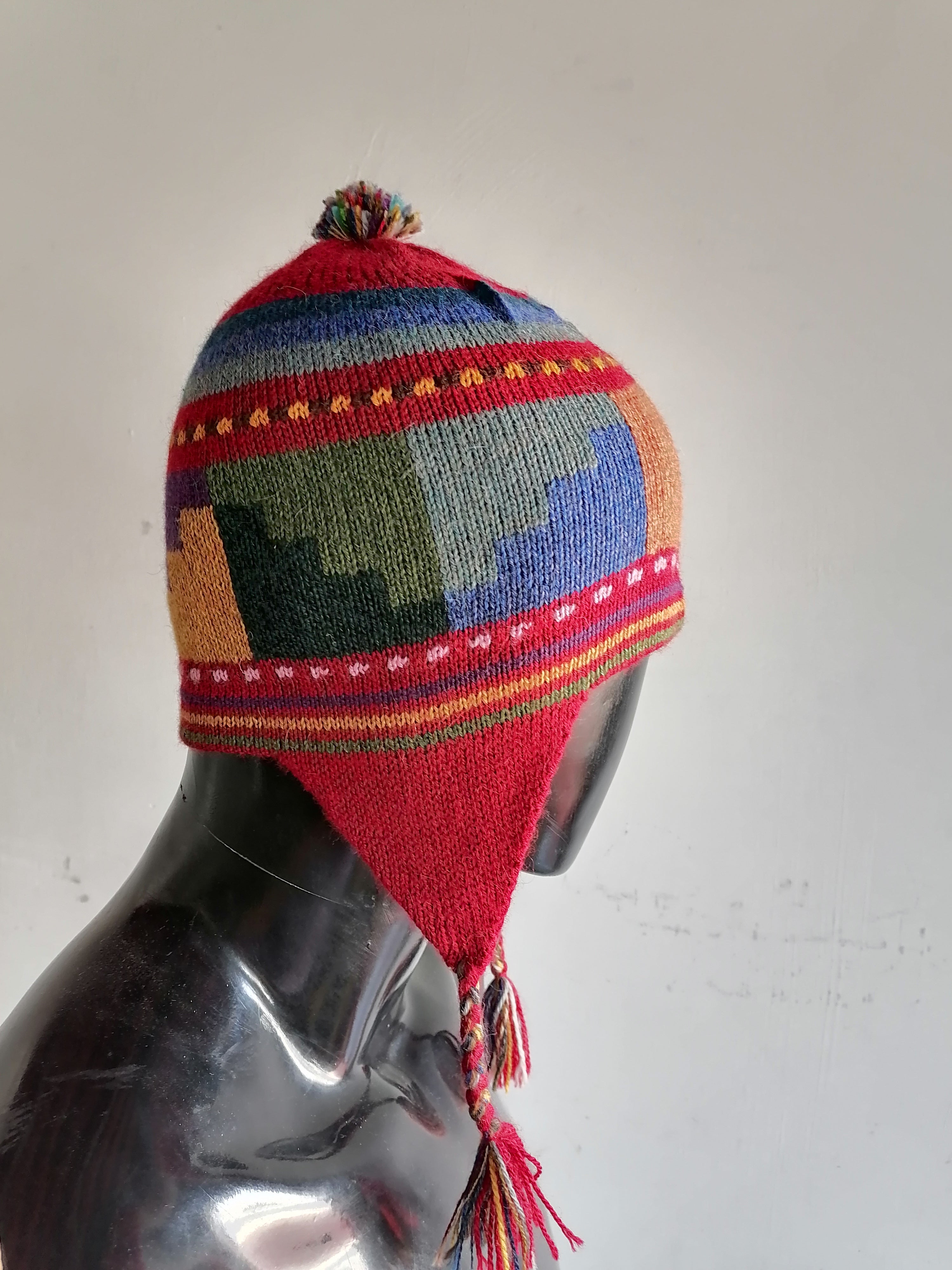 Unisex Knitted Alpaca Wool Chullo for Warm Winter in Cusco