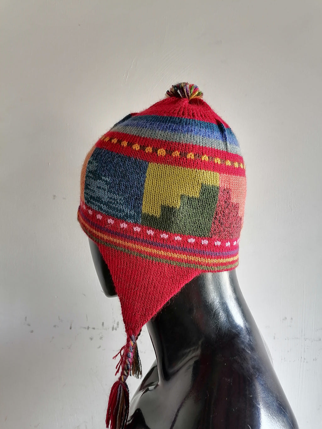 Unisex Knitted Alpaca Wool Chullo for Warm Winter in Cusco