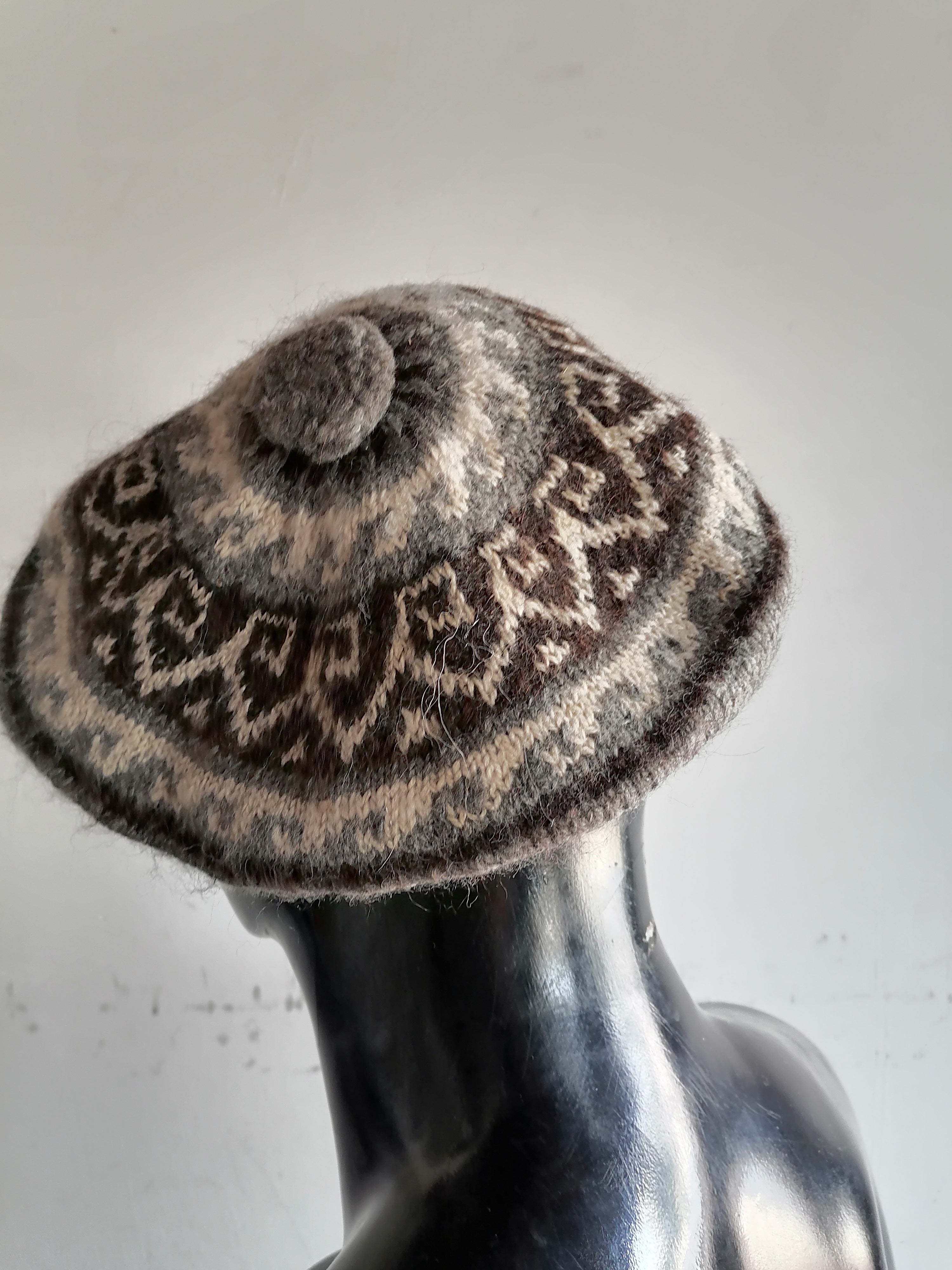 Unisex Wool Knit Beret for Warm Winter in Cusco