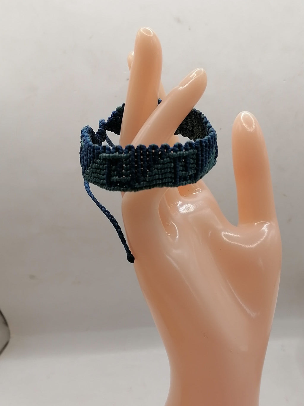 Unisex Woven Macrame Thread Bracelet, Peruvian Handmade Craft, Cusco
