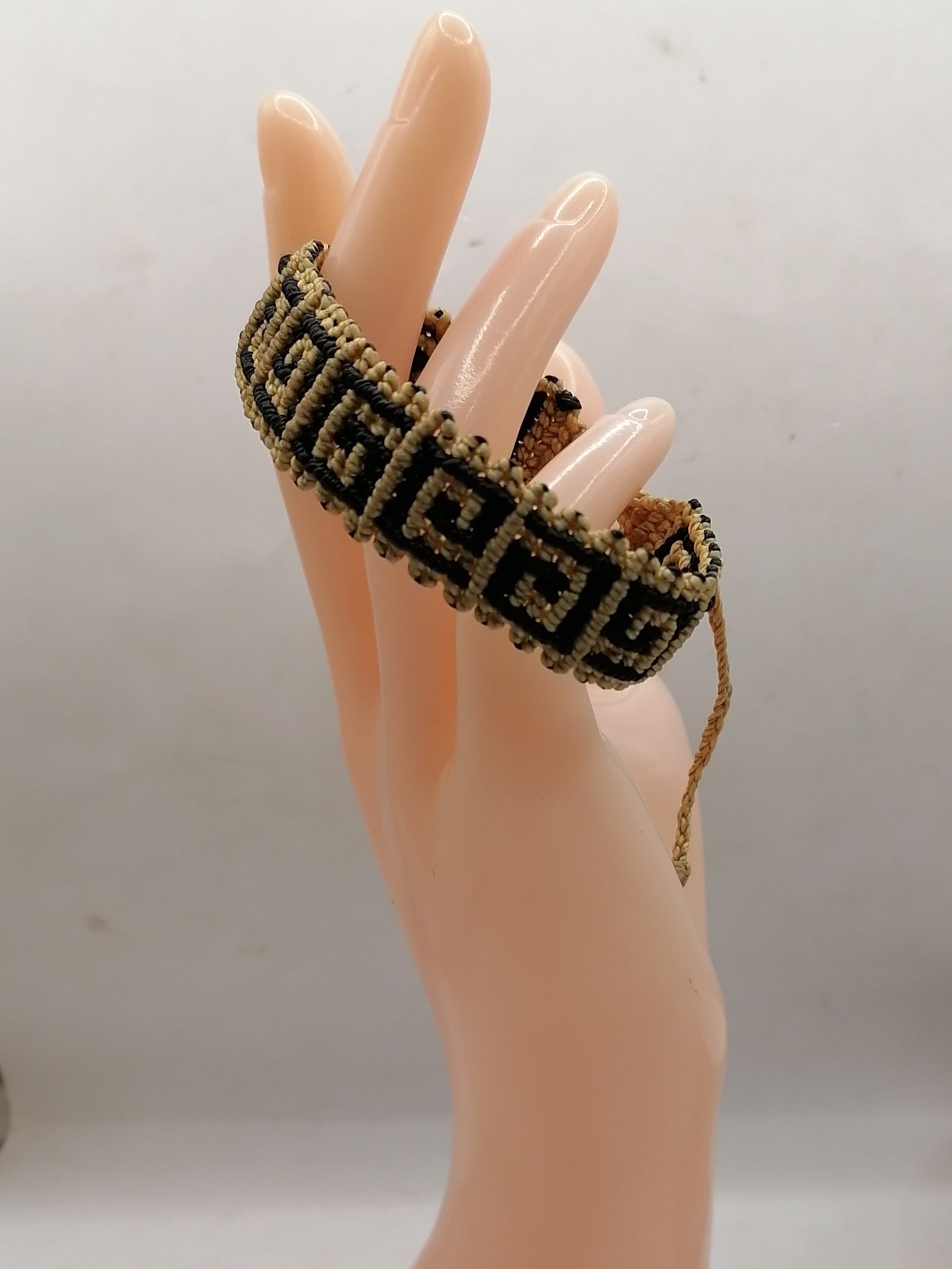 Unisex Woven Macrame Thread Bracelet, Peruvian Handicraft, Cusco