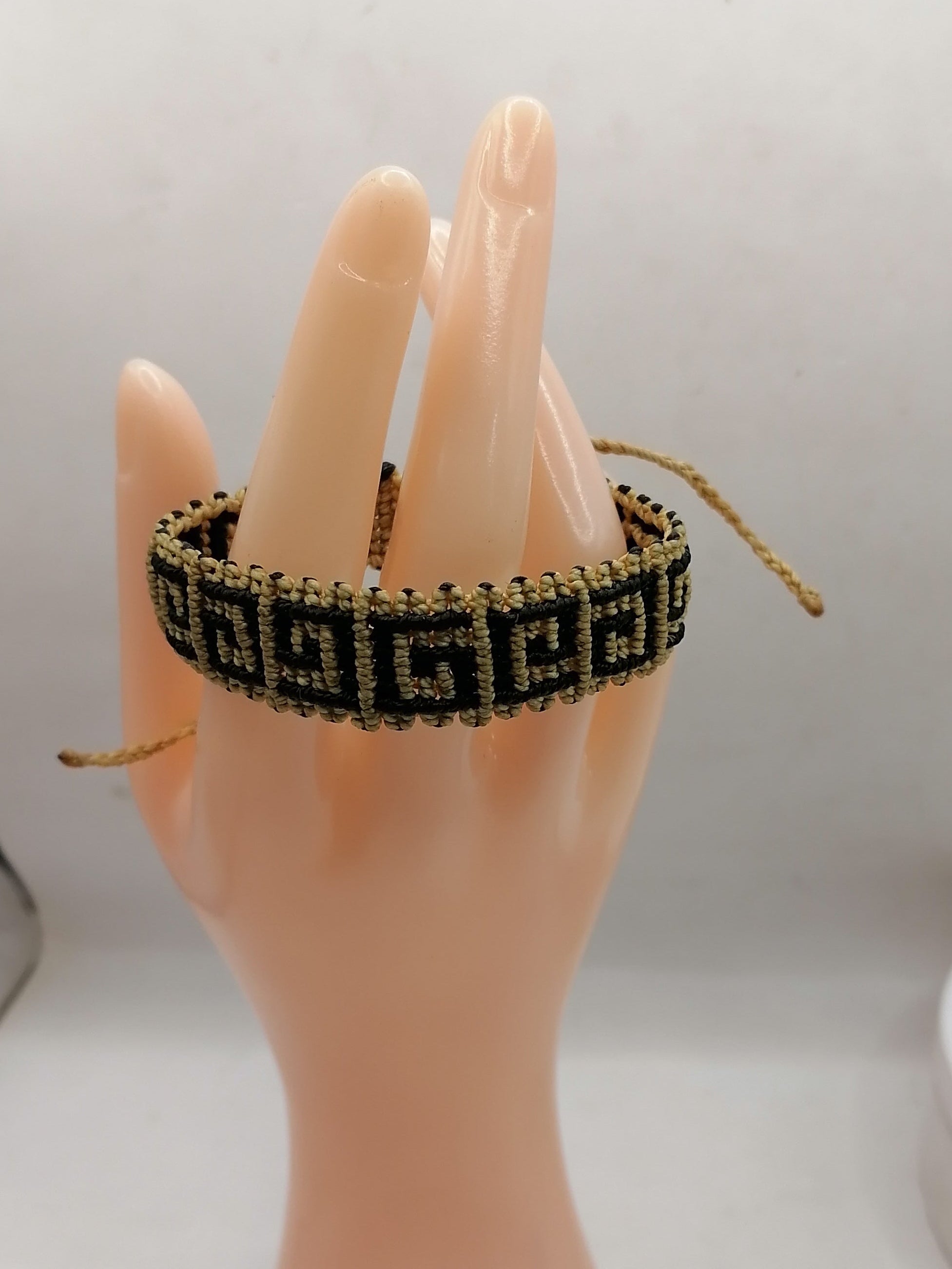 Unisex Woven Macrame Thread Bracelet, Peruvian Handicraft, Cusco