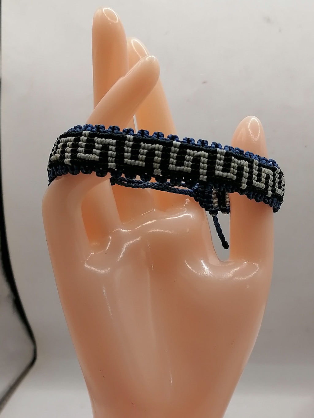 Unisex Woven Macrame Thread Bracelet with Labyrinth Design, Peruvian Handicraft from Cusco