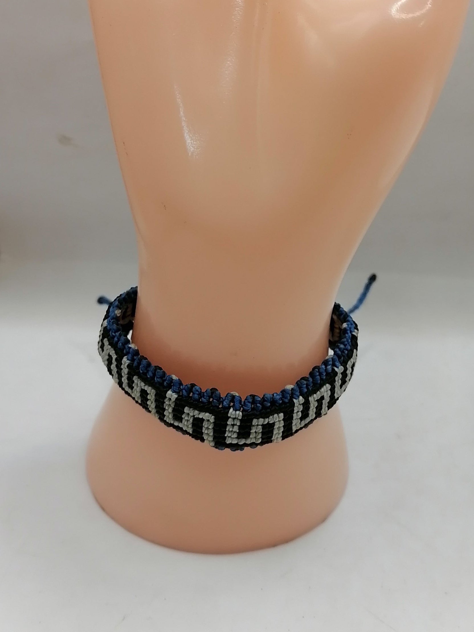 Unisex Woven Macrame Thread Bracelet with Labyrinth Design, Peruvian Handicraft from Cusco