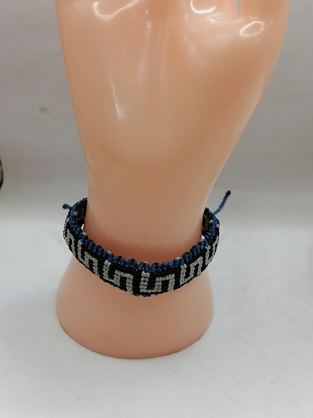 Unisex Woven Macrame Thread Bracelet with Labyrinth Design, Peruvian Handicraft from Cusco