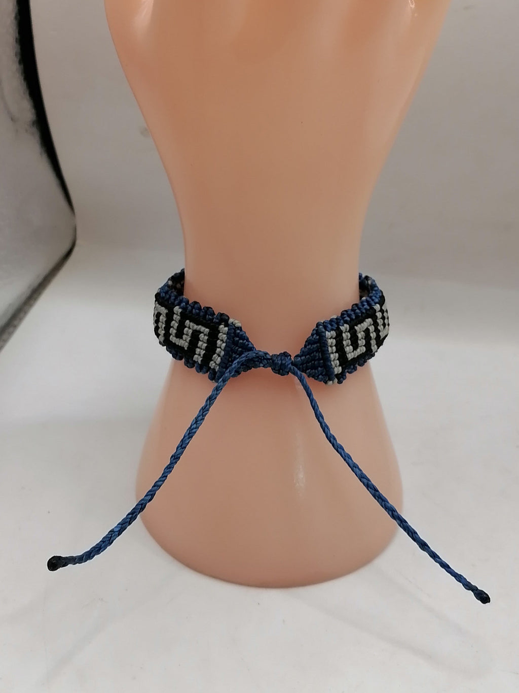Unisex Woven Macrame Thread Bracelet with Labyrinth Design, Peruvian Handicraft from Cusco