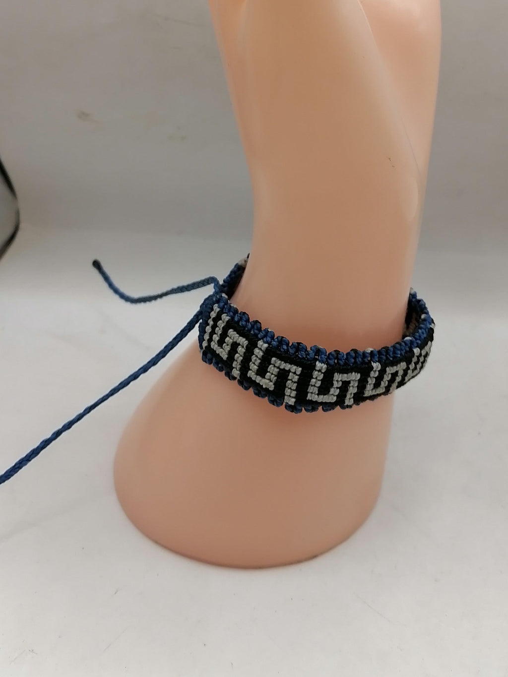 Unisex Woven Macrame Thread Bracelet with Labyrinth Design, Peruvian Handicraft from Cusco