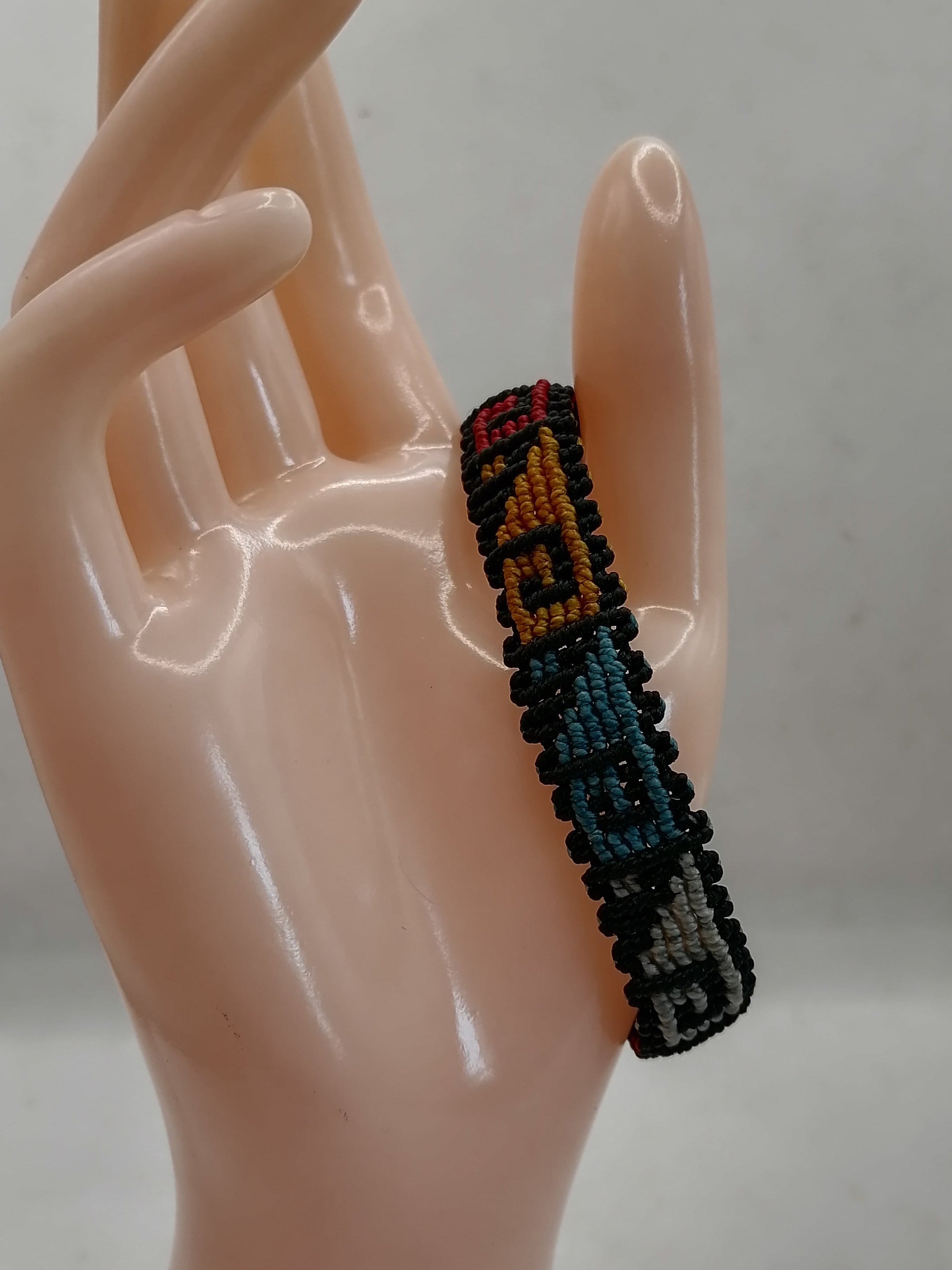 Unisex Woven Macrame Thread Bracelet, Peruvian Handicraft, Cusco