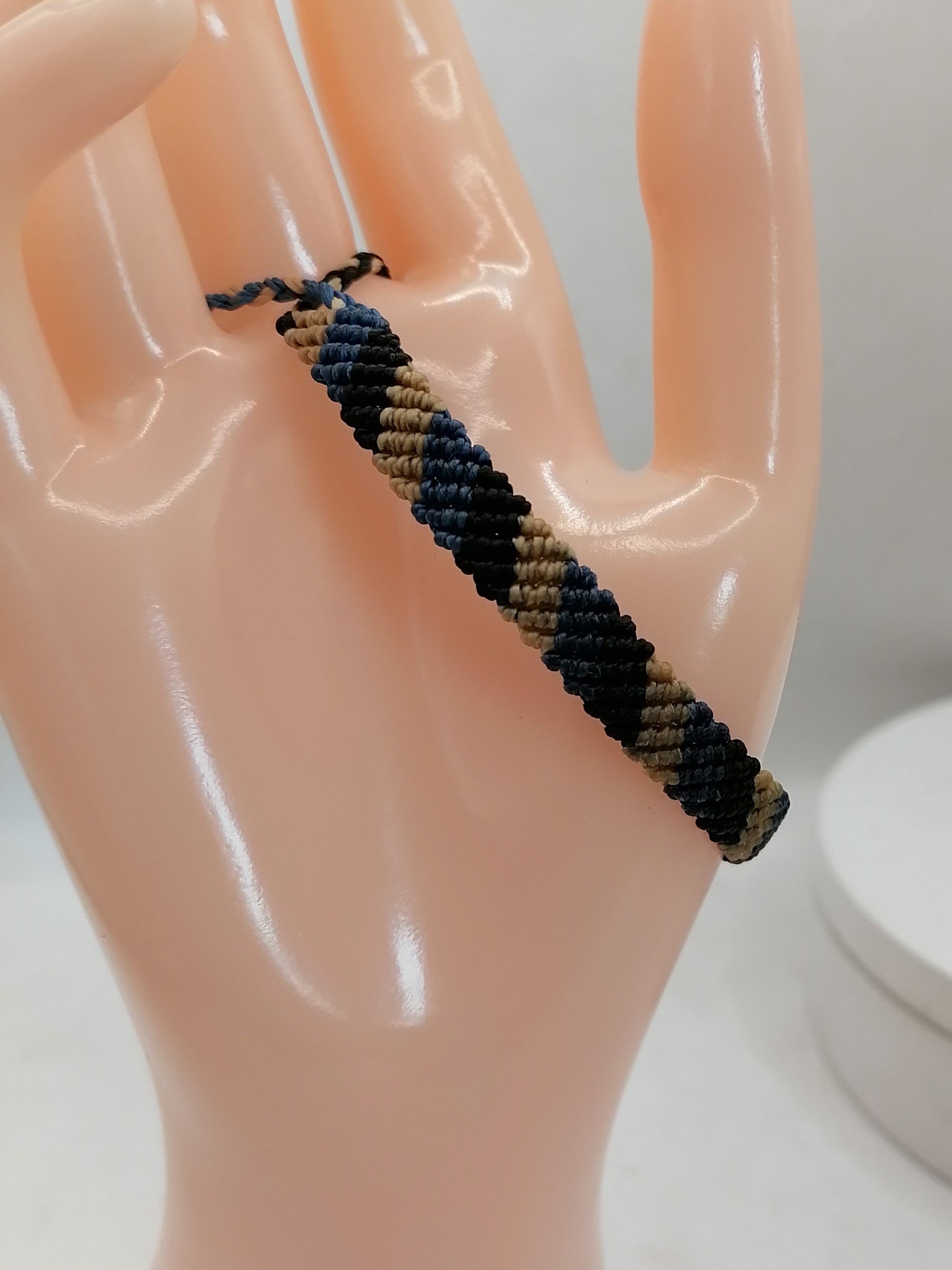 Unisex Woven Macrame Thread Bracelet with Geometric Shapes