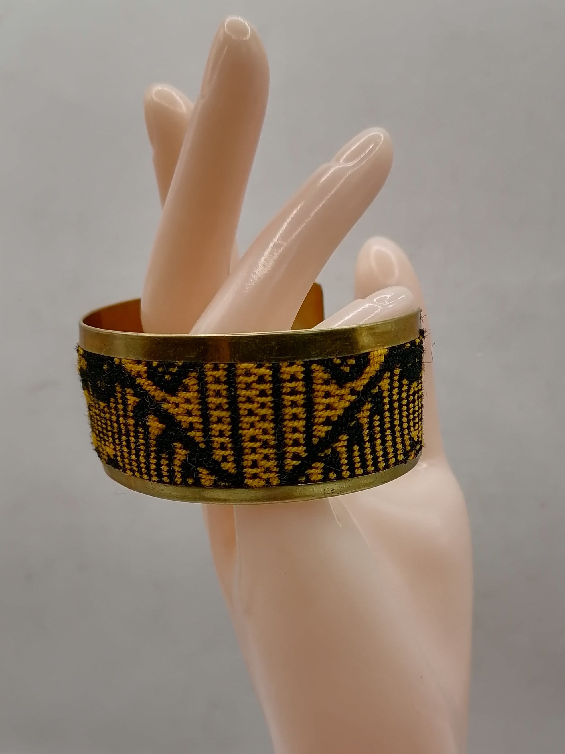 Unisex Alpaca Bracelet, Andean Blanket, Peruvian Handicraft, Cusco