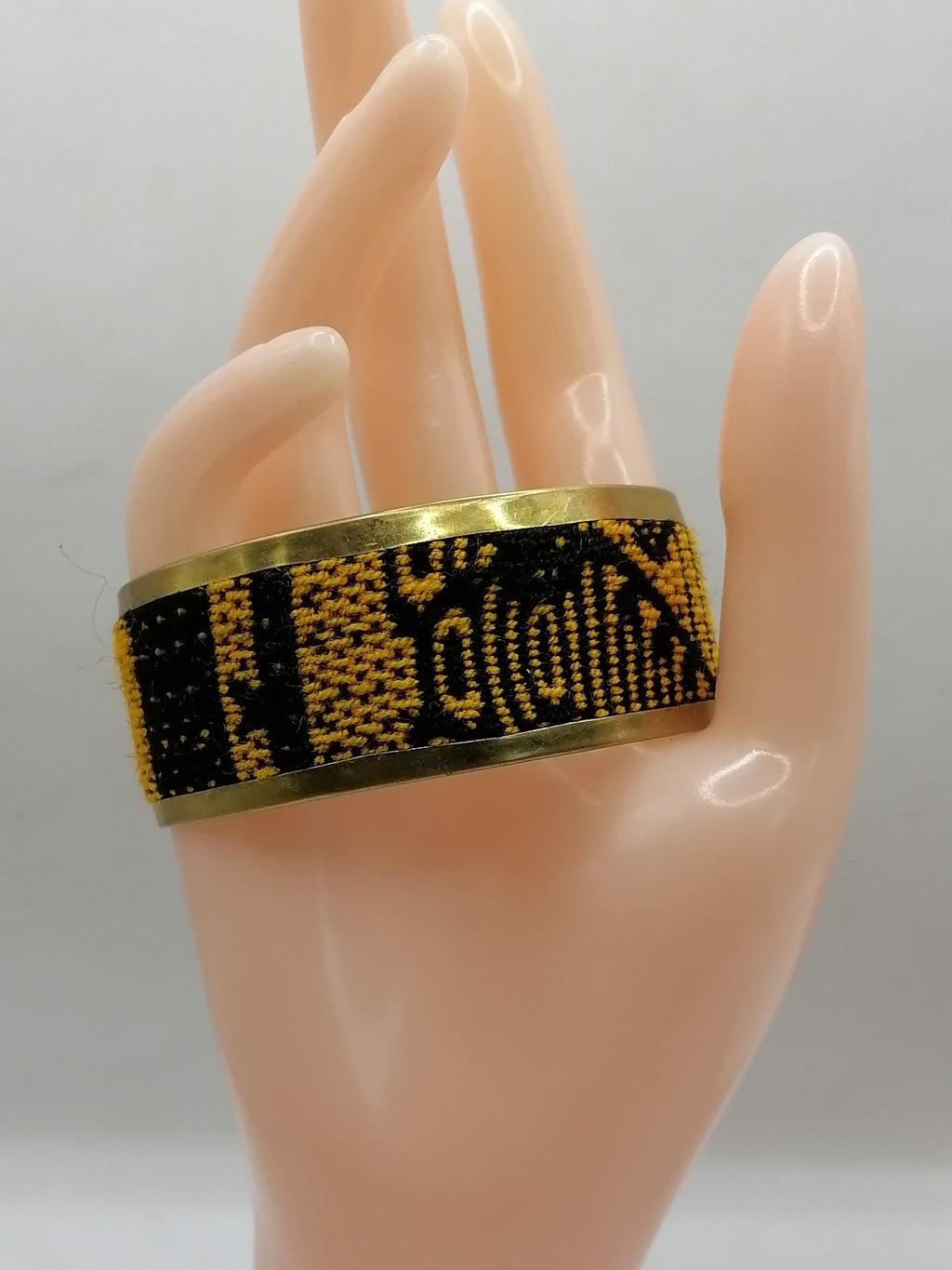 Unisex Alpaca Bracelet, Andean Blanket, Peruvian Handicraft, Cusco