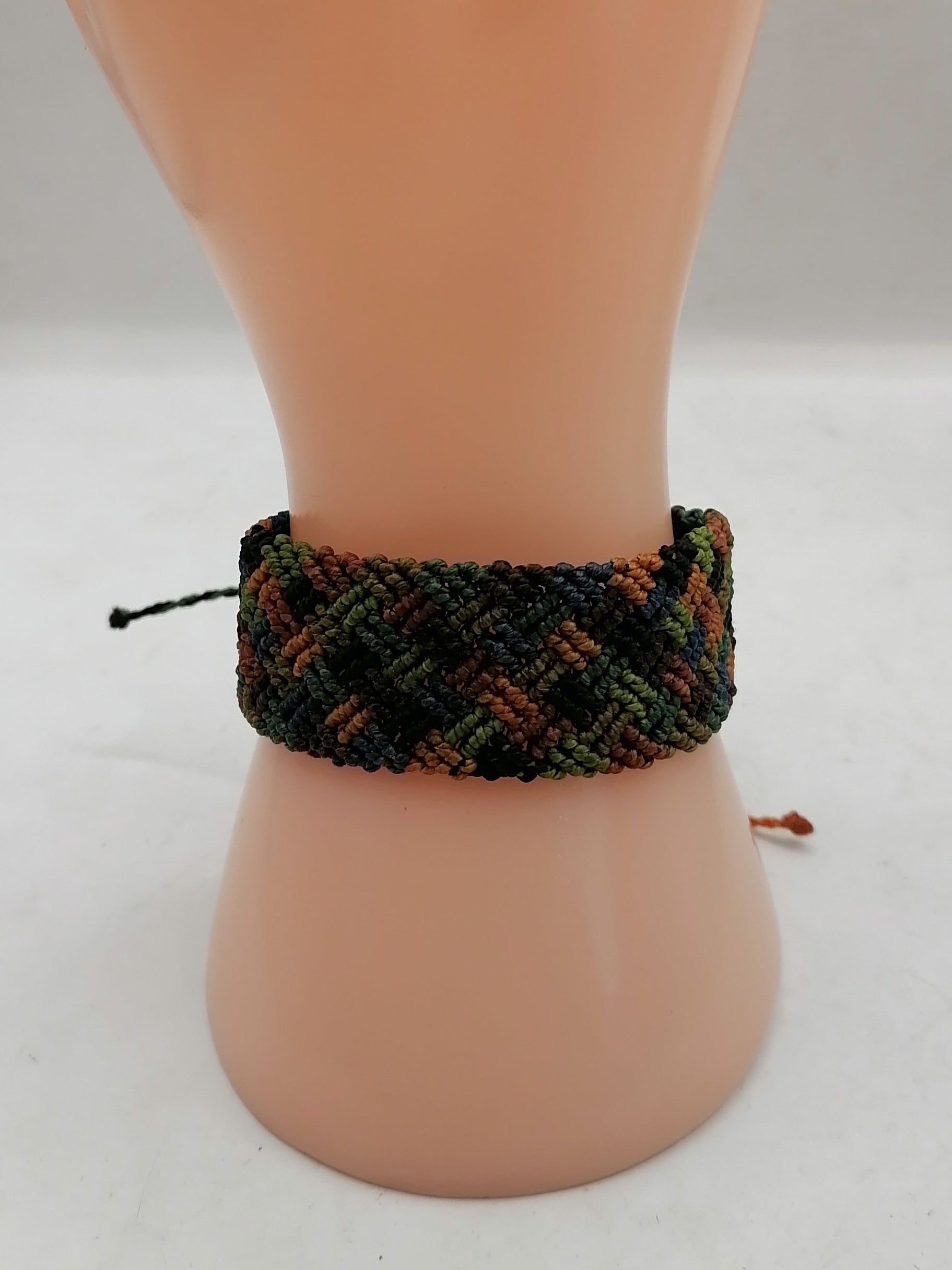 Unisex Woven Macrame Thread Bracelet with Square Design, Peruvian Handicraft from Cusco