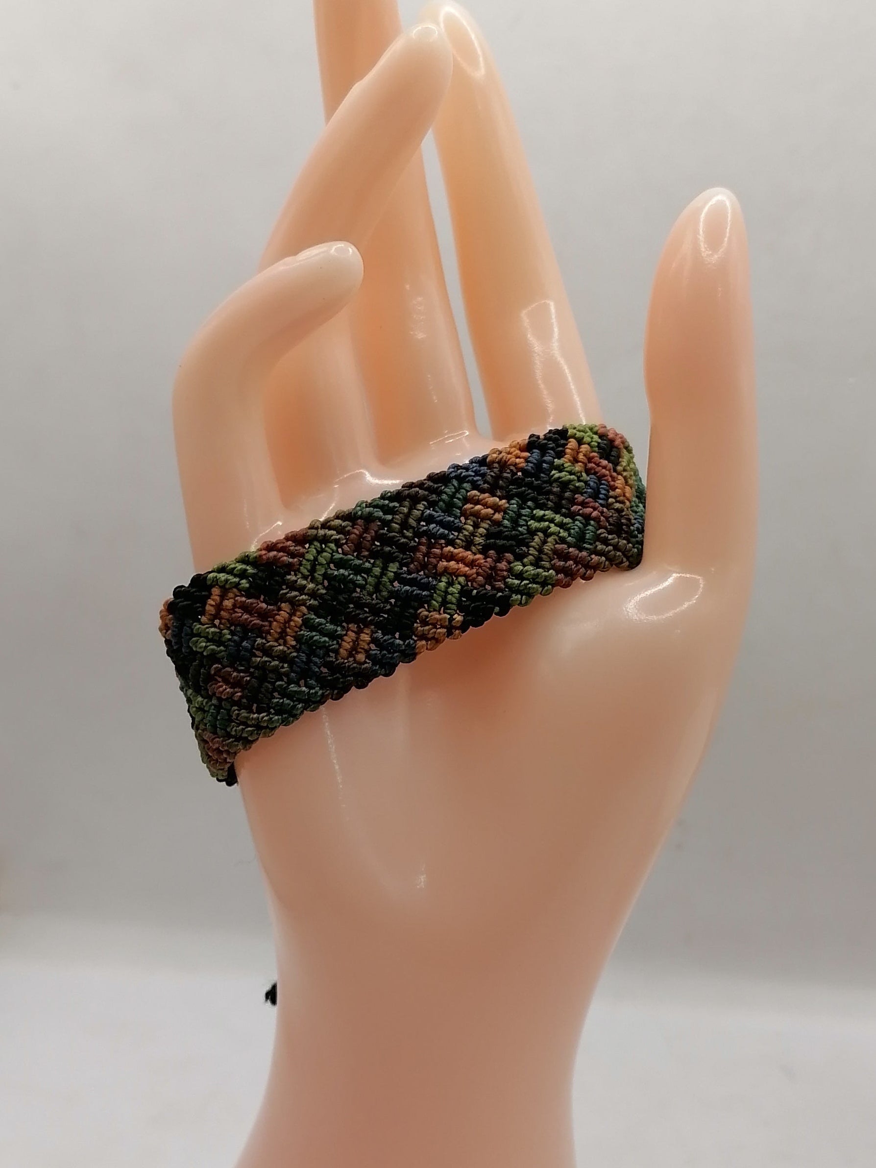Unisex Woven Macrame Thread Bracelet with Square Design, Peruvian Handicraft from Cusco