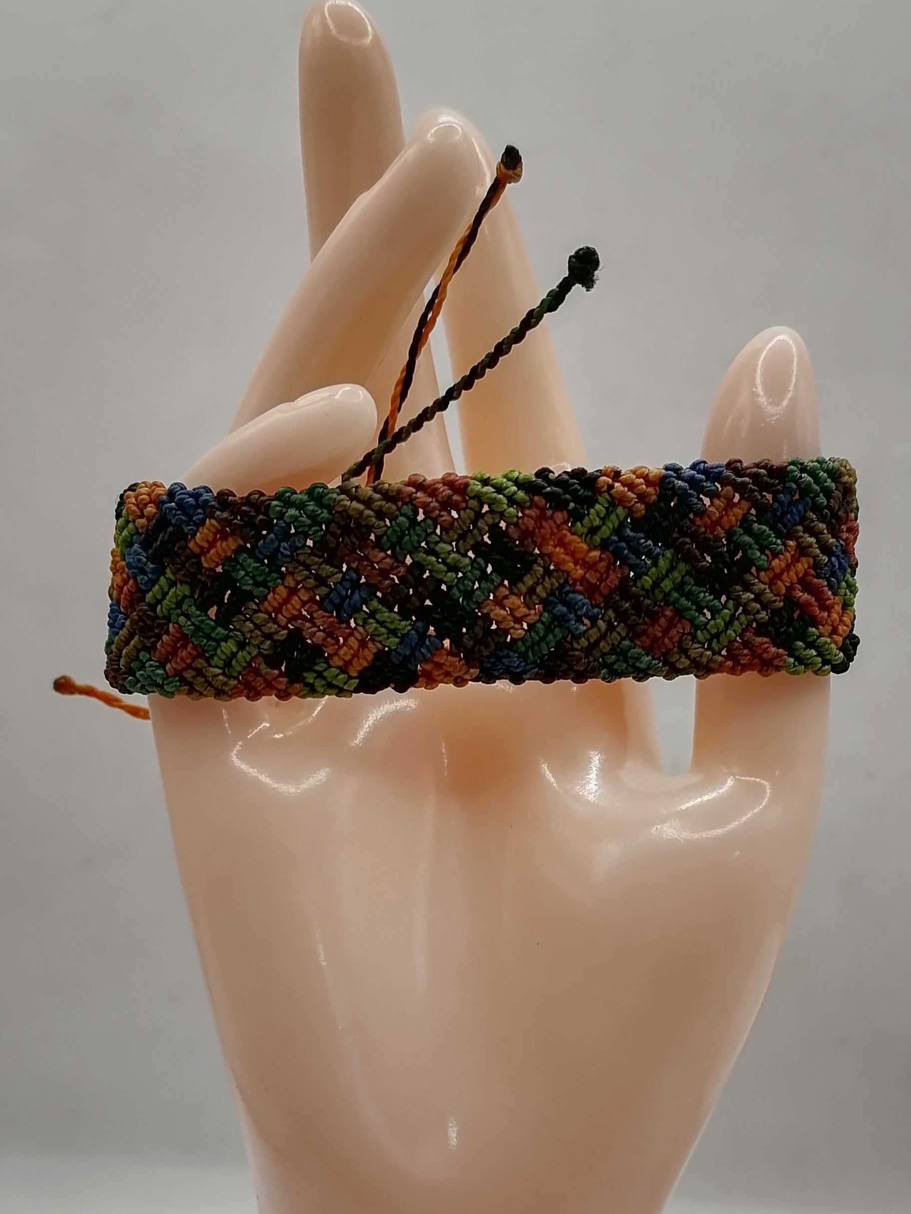 Unisex Woven Macrame Thread Bracelet with Square Design, Peruvian Handicraft from Cusco