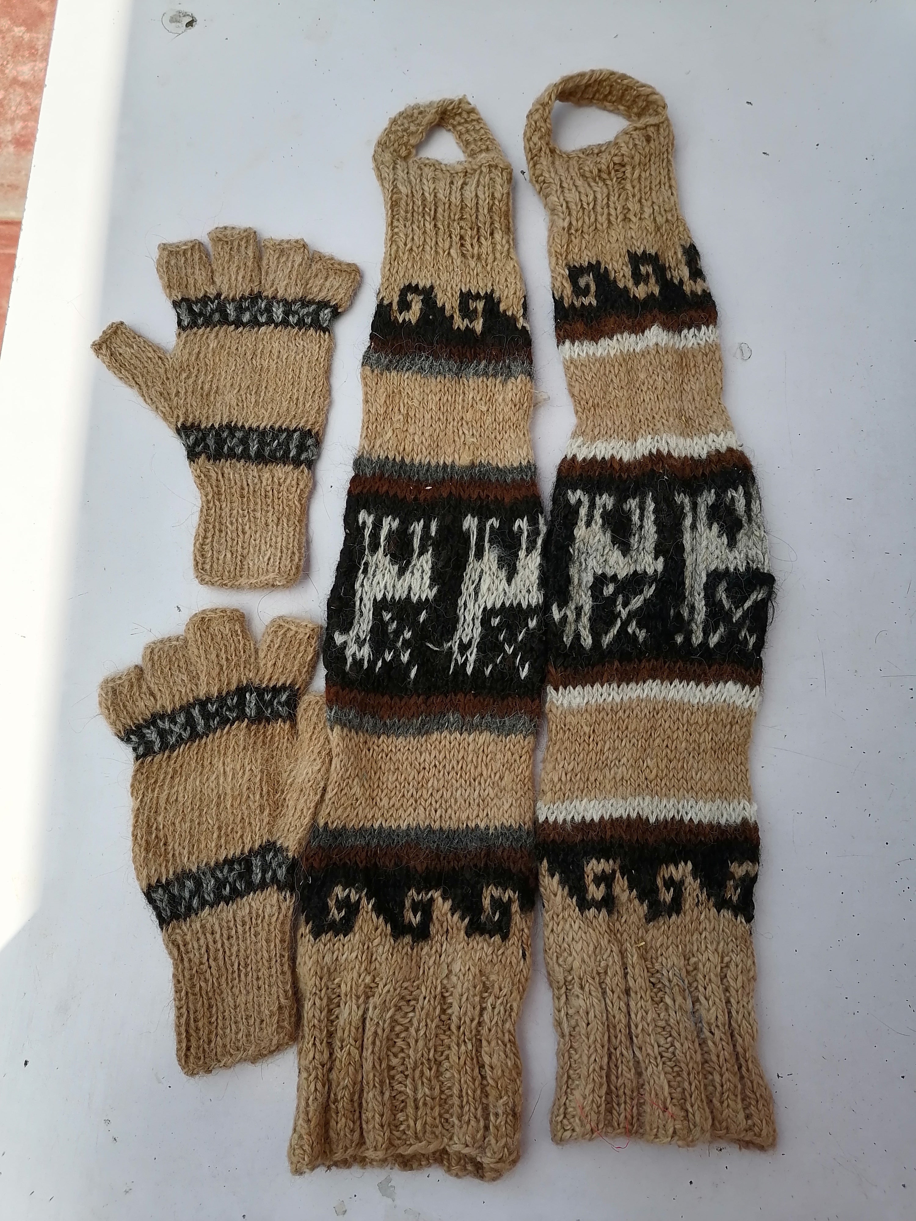 Alpaca Wool Leg Warmer and Glove Set for Warm Winter in the Andes