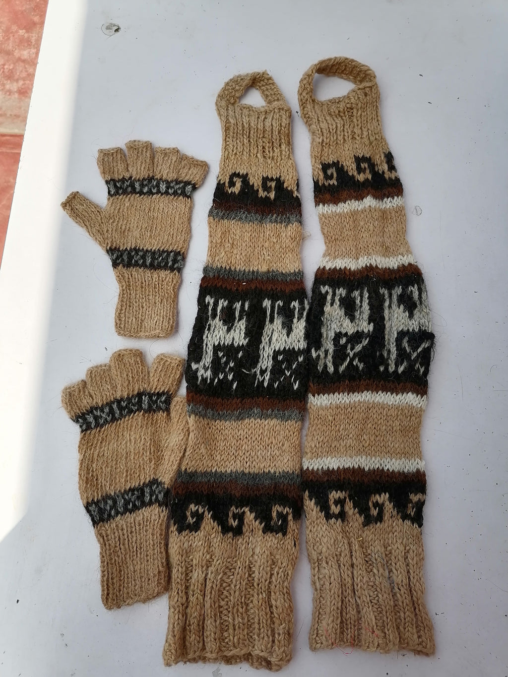 Alpaca Wool Leg Warmer and Glove Set for Warm Winter in the Andes