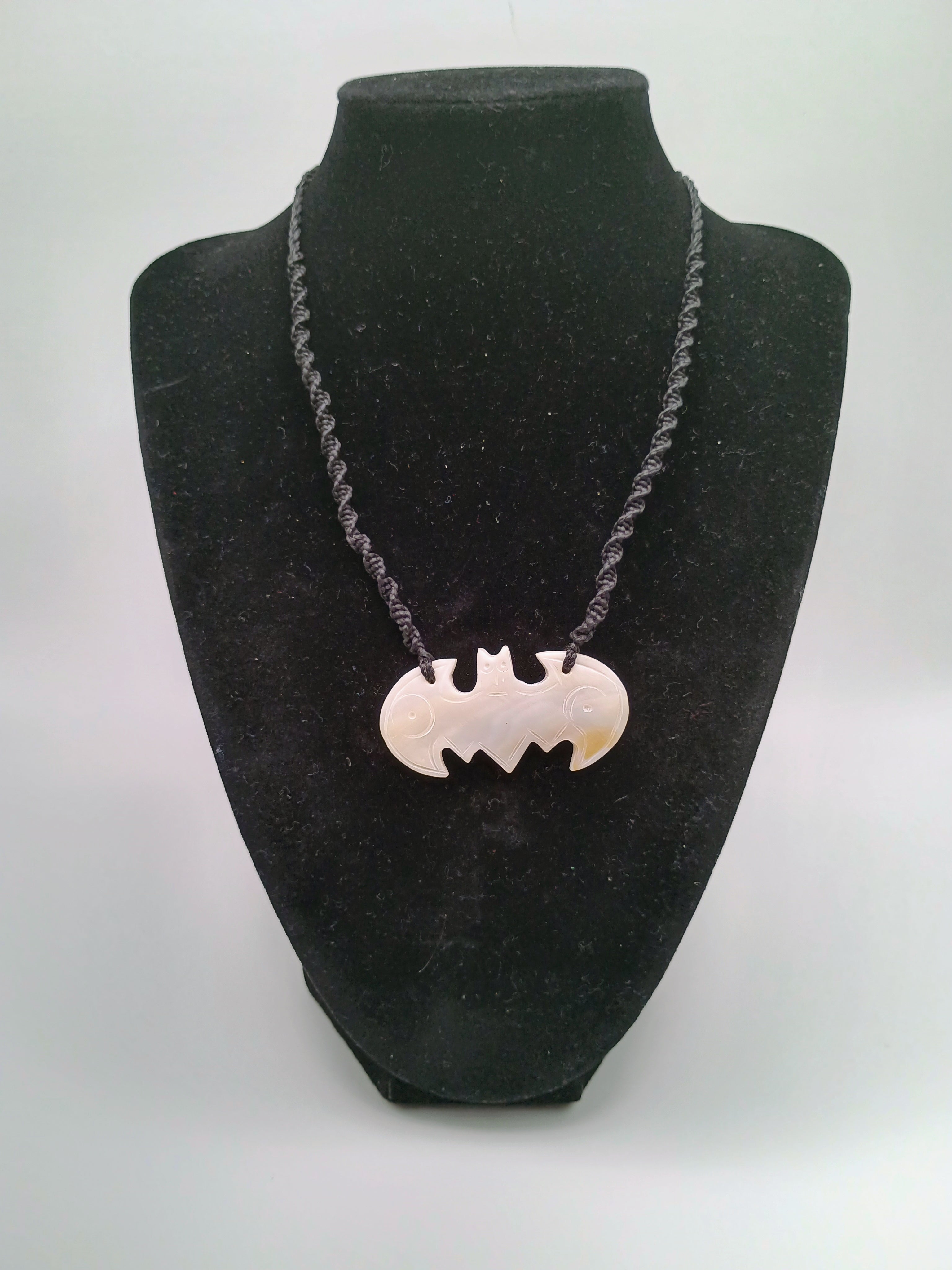 Handmade Mother-of-Pearl Necklace with Shell Pendant, Peruvian Handicraft, Cusco