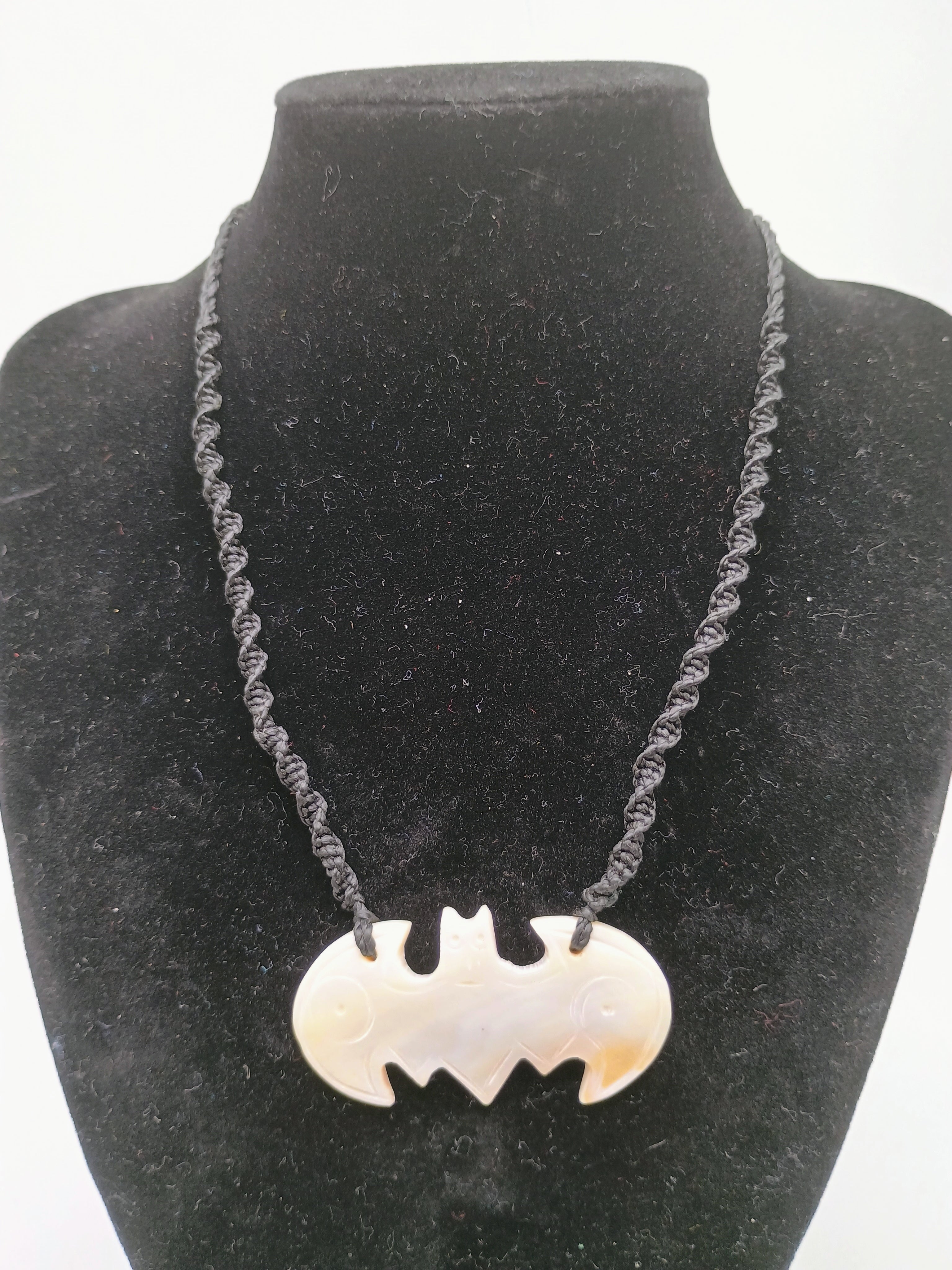 Handmade Mother-of-Pearl Necklace with Shell Pendant, Peruvian Handicraft, Cusco