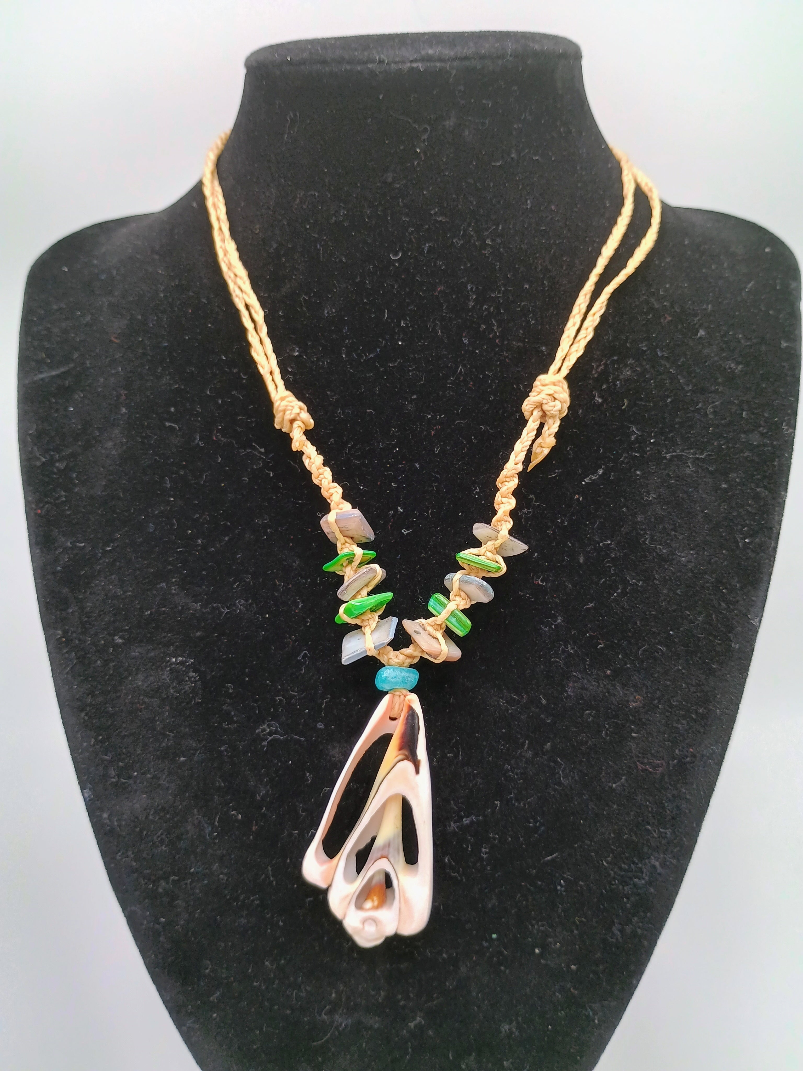 Handmade Mother-of-Pearl Necklace, Macrame Pendant, Peruvian Craftsmanship
