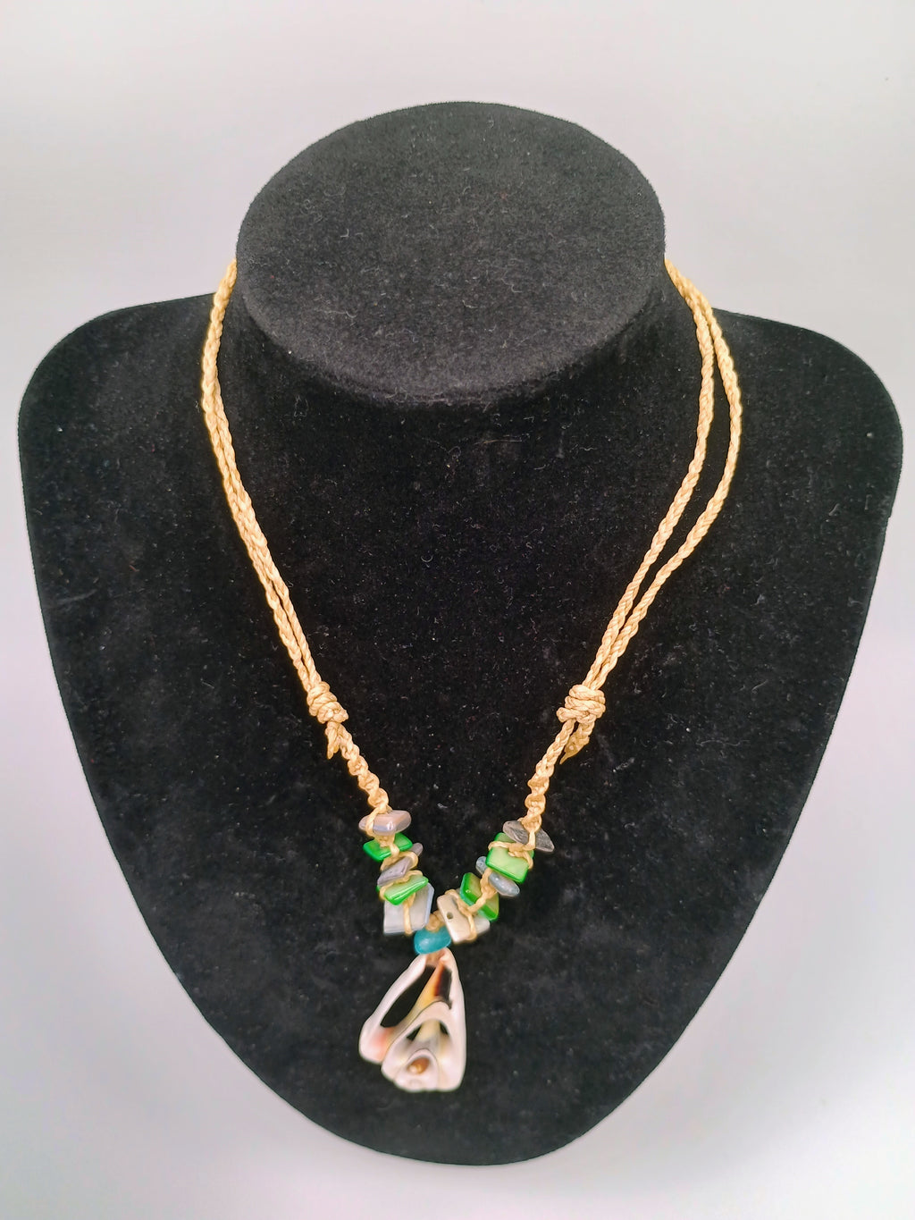 Handmade Mother-of-Pearl Necklace, Macrame Pendant, Peruvian Craftsmanship