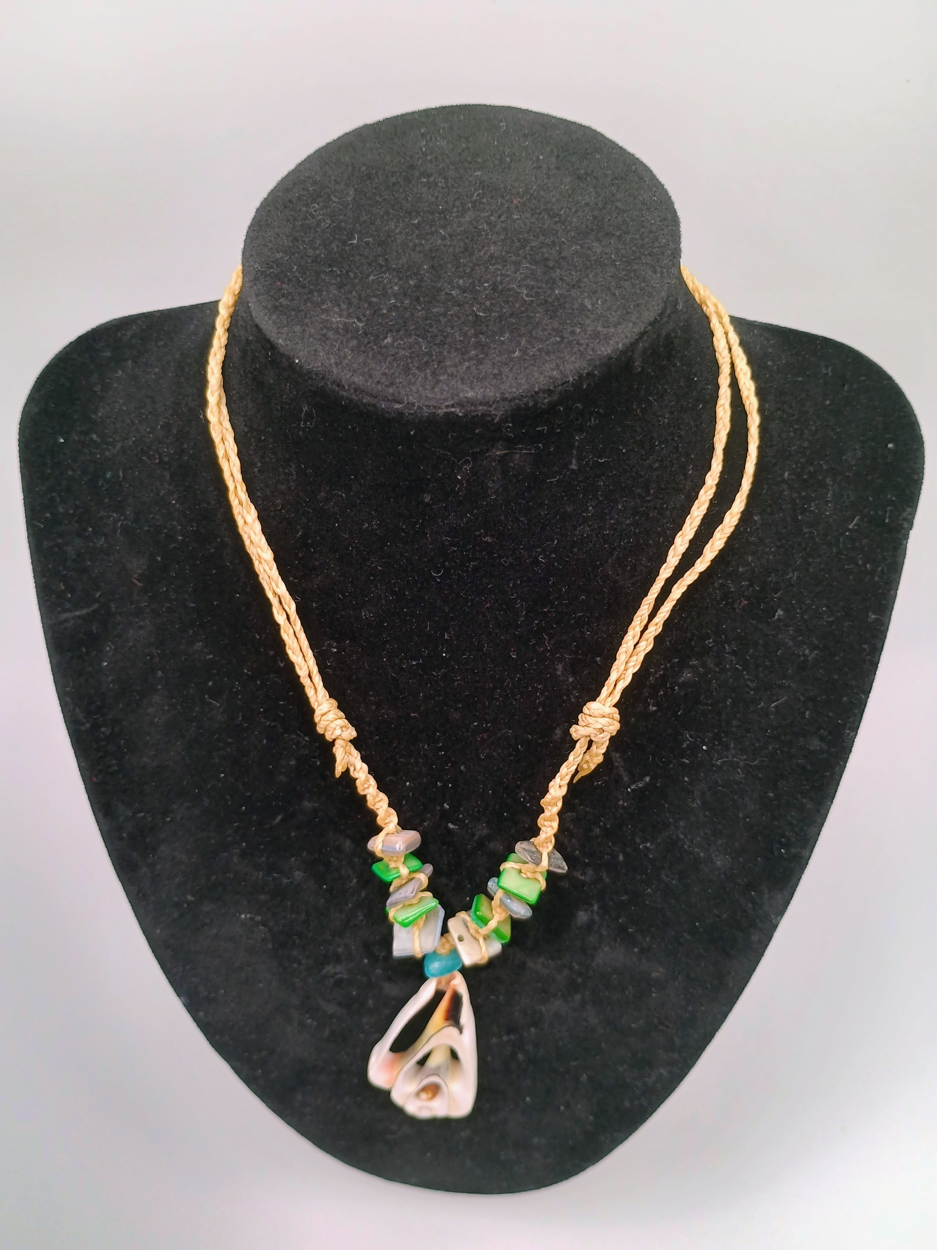 Handmade Mother-of-Pearl Necklace, Macrame Pendant, Peruvian Craftsmanship