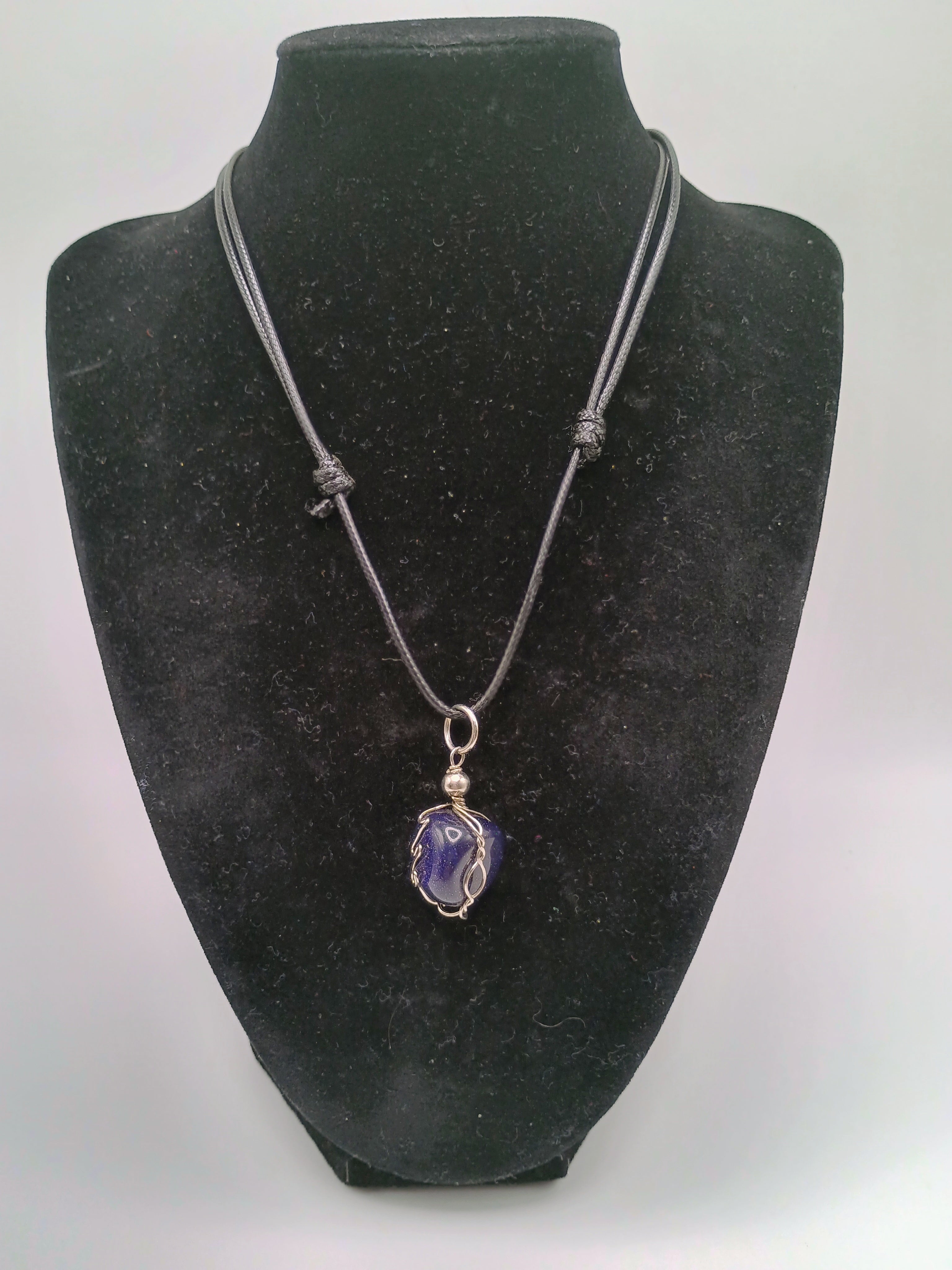 Handmade Natural Sodalite Necklace, Adjustable Thread, Peruvian Handicraft, Cusco