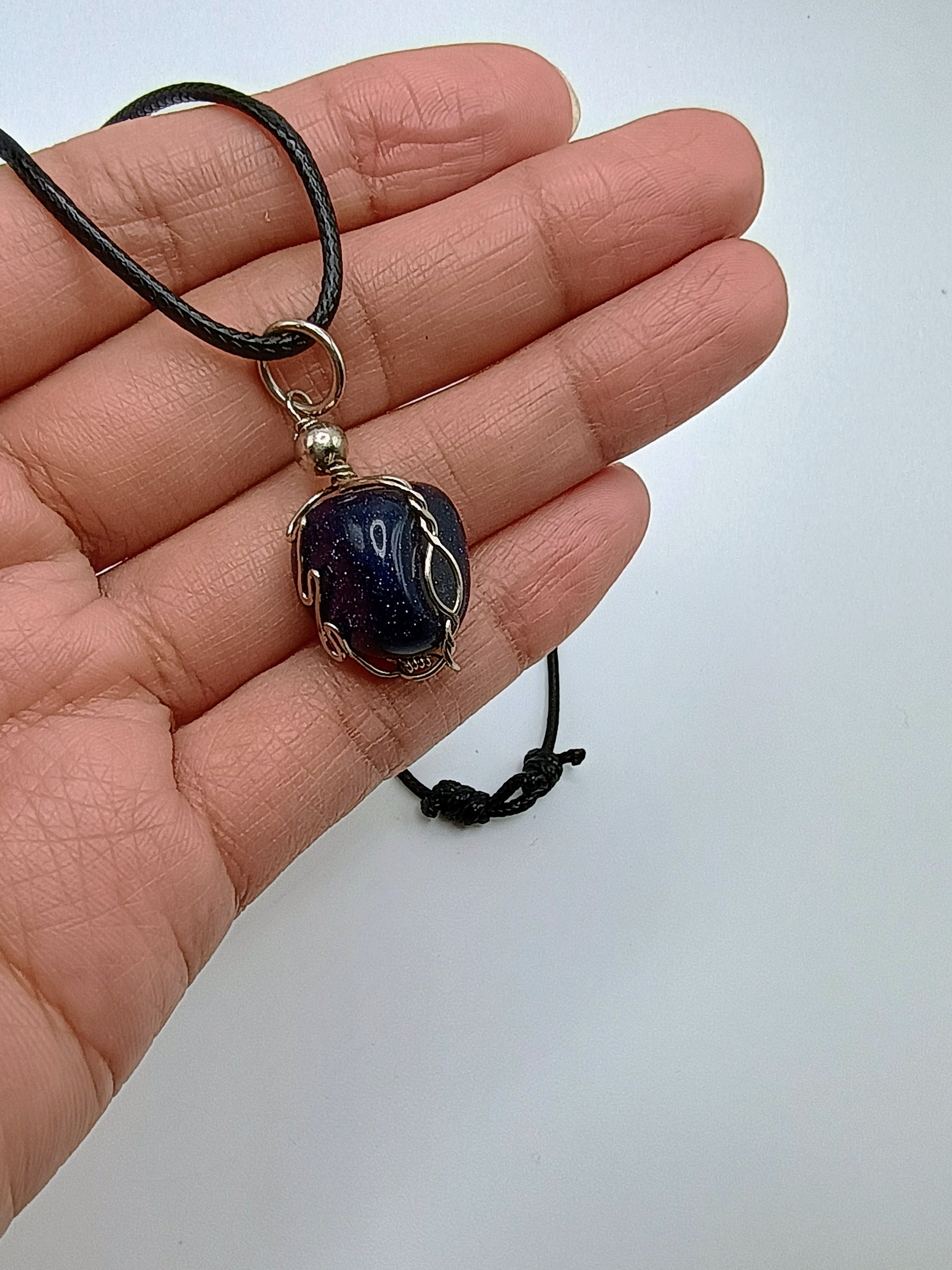 Handmade Natural Sodalite Necklace, Adjustable Thread, Peruvian Handicraft, Cusco