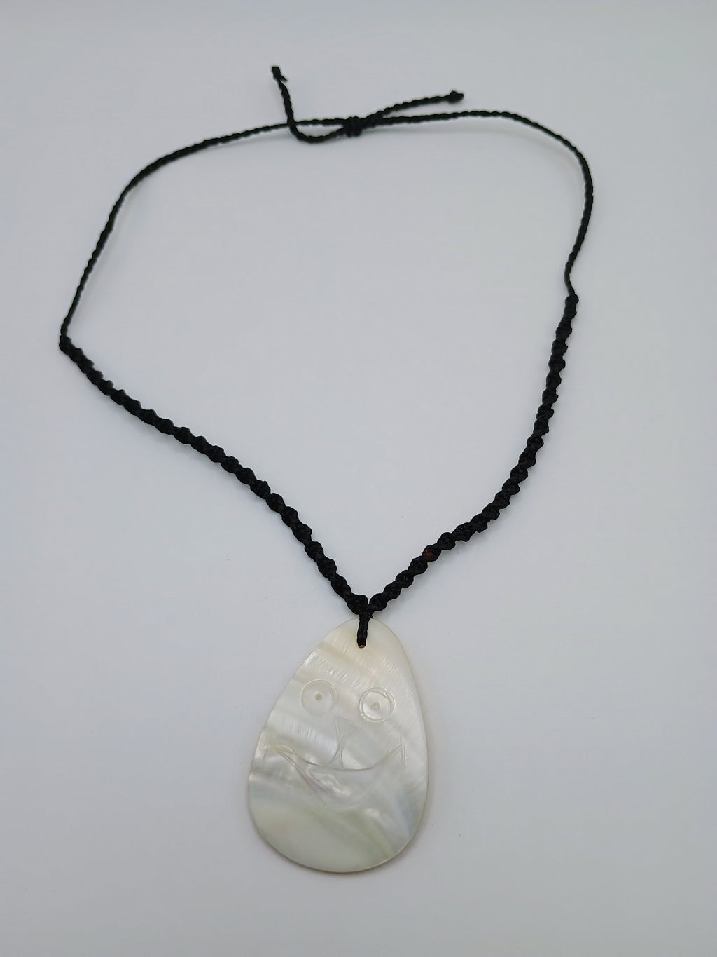 Mother-of-Pearl Smiling Face Necklace Handmade Macrame Thread