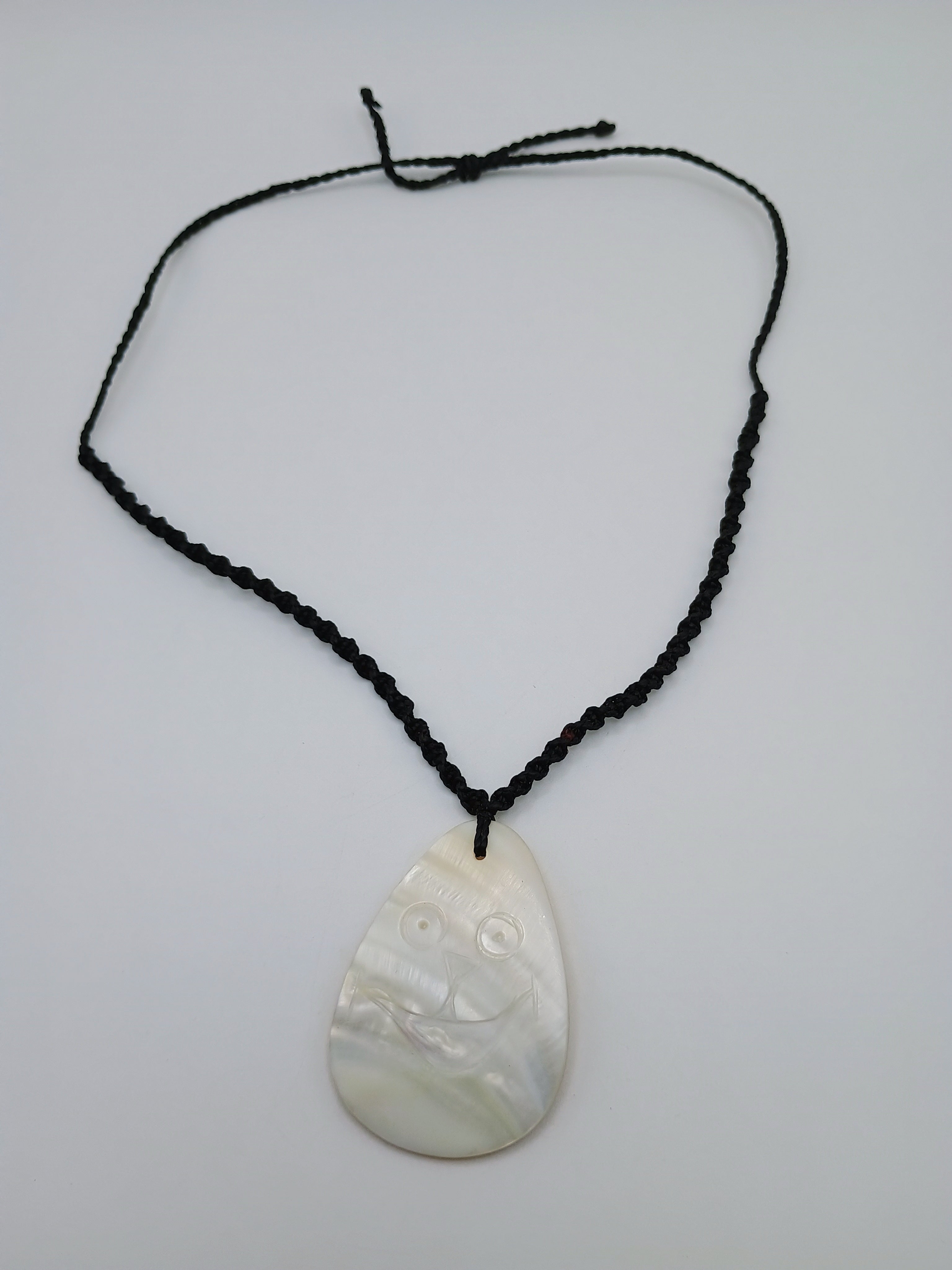 Mother-of-Pearl Smiling Face Necklace Handmade Macrame Thread
