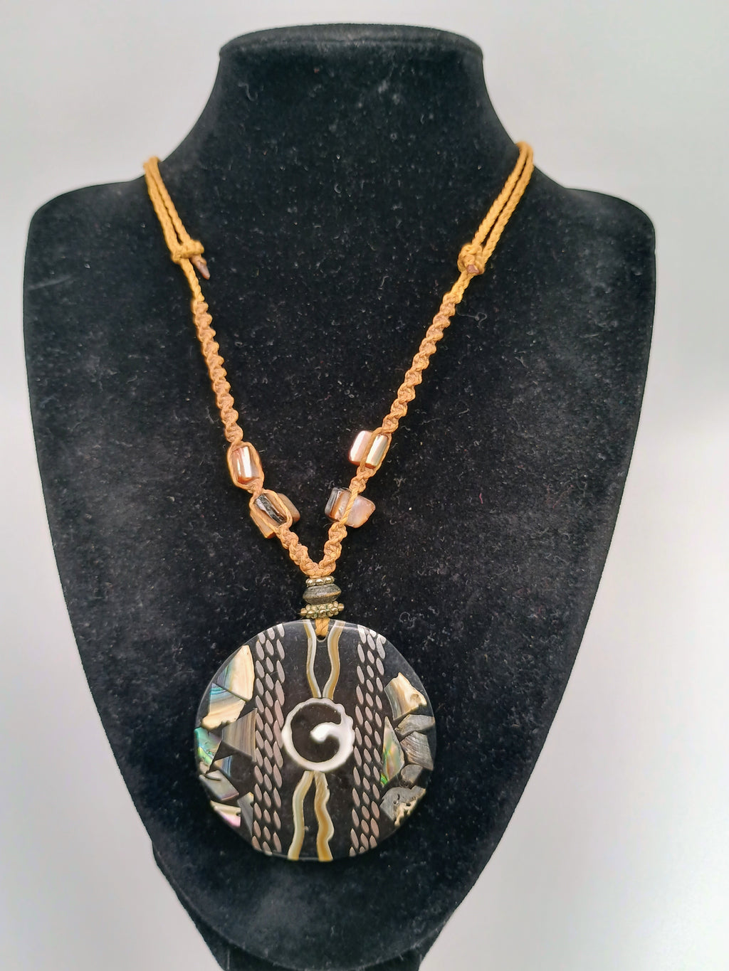 Peruvian necklace woven in macrame thread and pearlescent shell