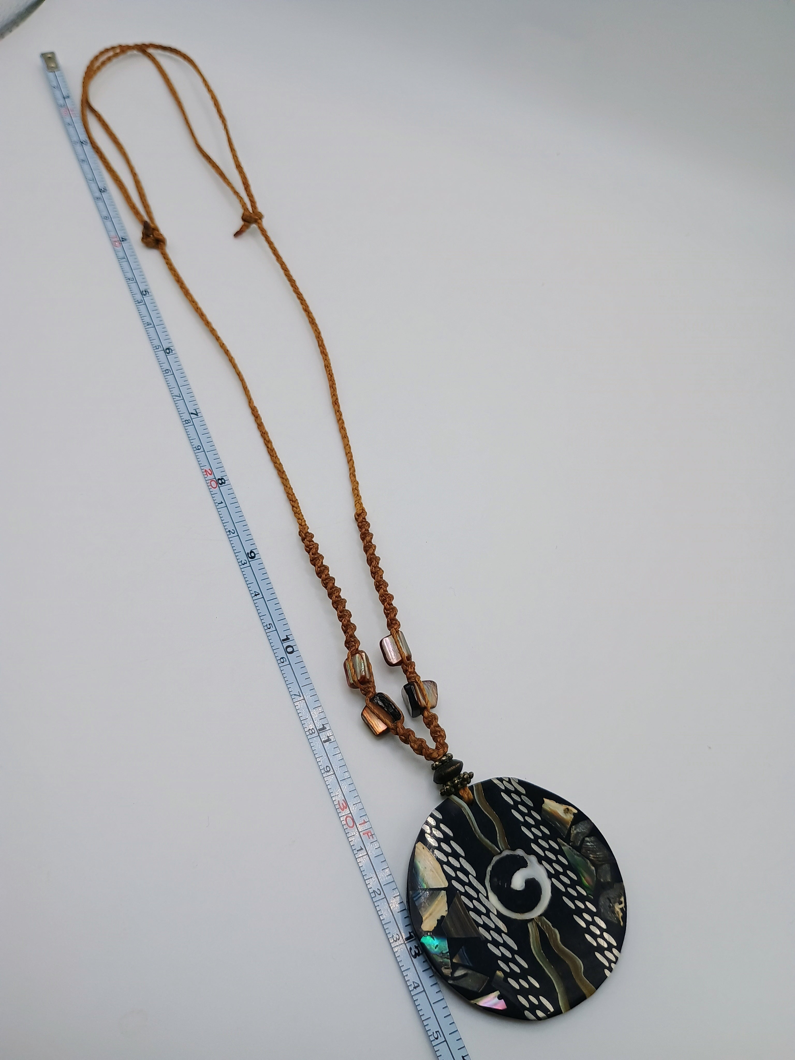 Peruvian necklace woven in macrame thread and pearlescent shell