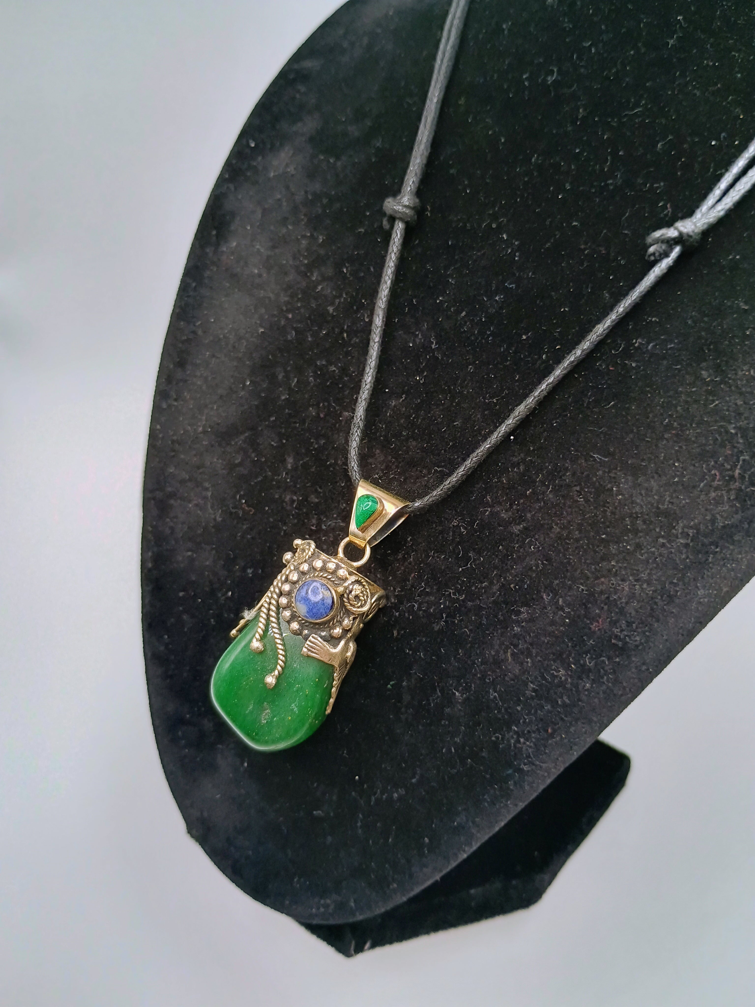 Exquisite 950 Sterling Silver Pendant Necklace with Natural Stone