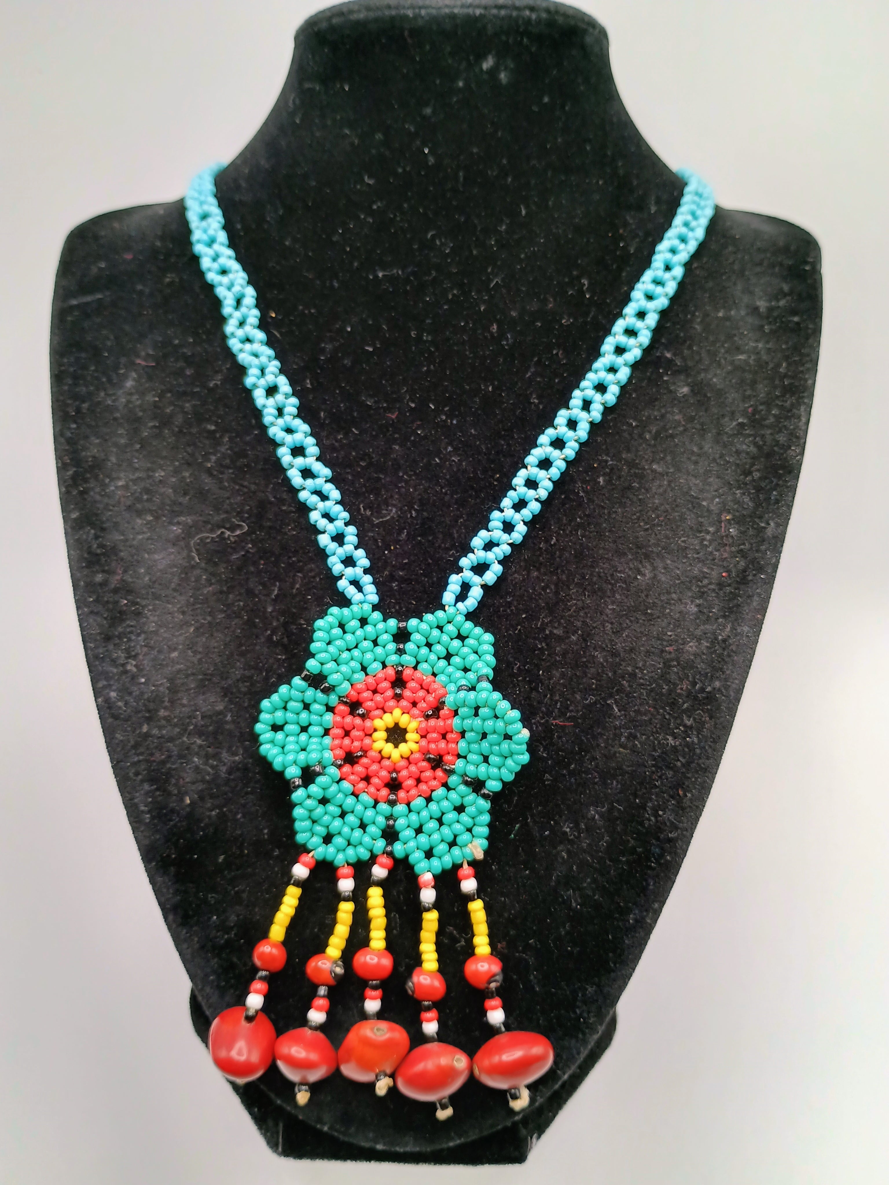 Hand-woven flower necklace with multicolored beads and natural seeds