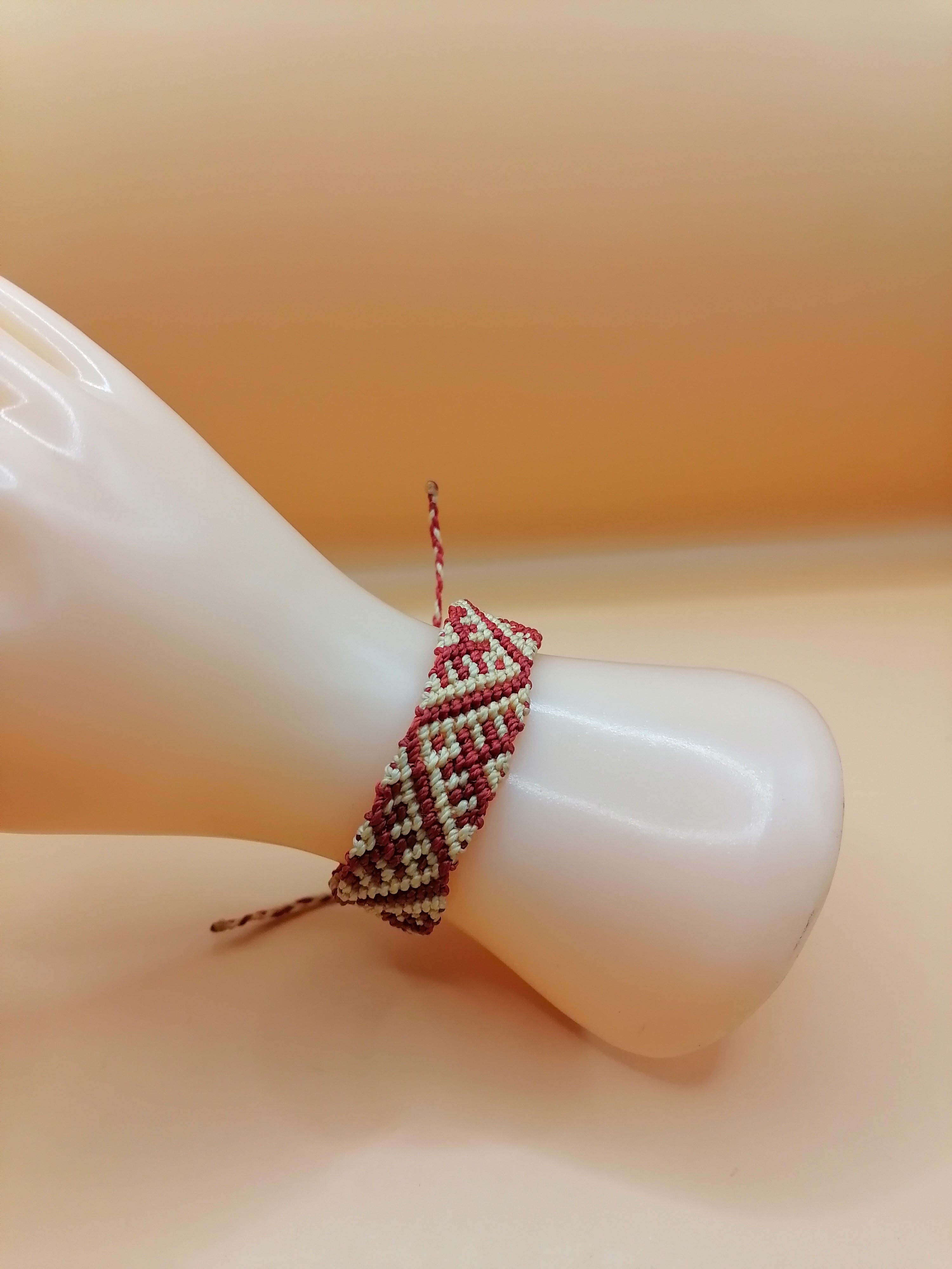 Hand-woven Macrame Bracelet Design Labyrinth Bracelet