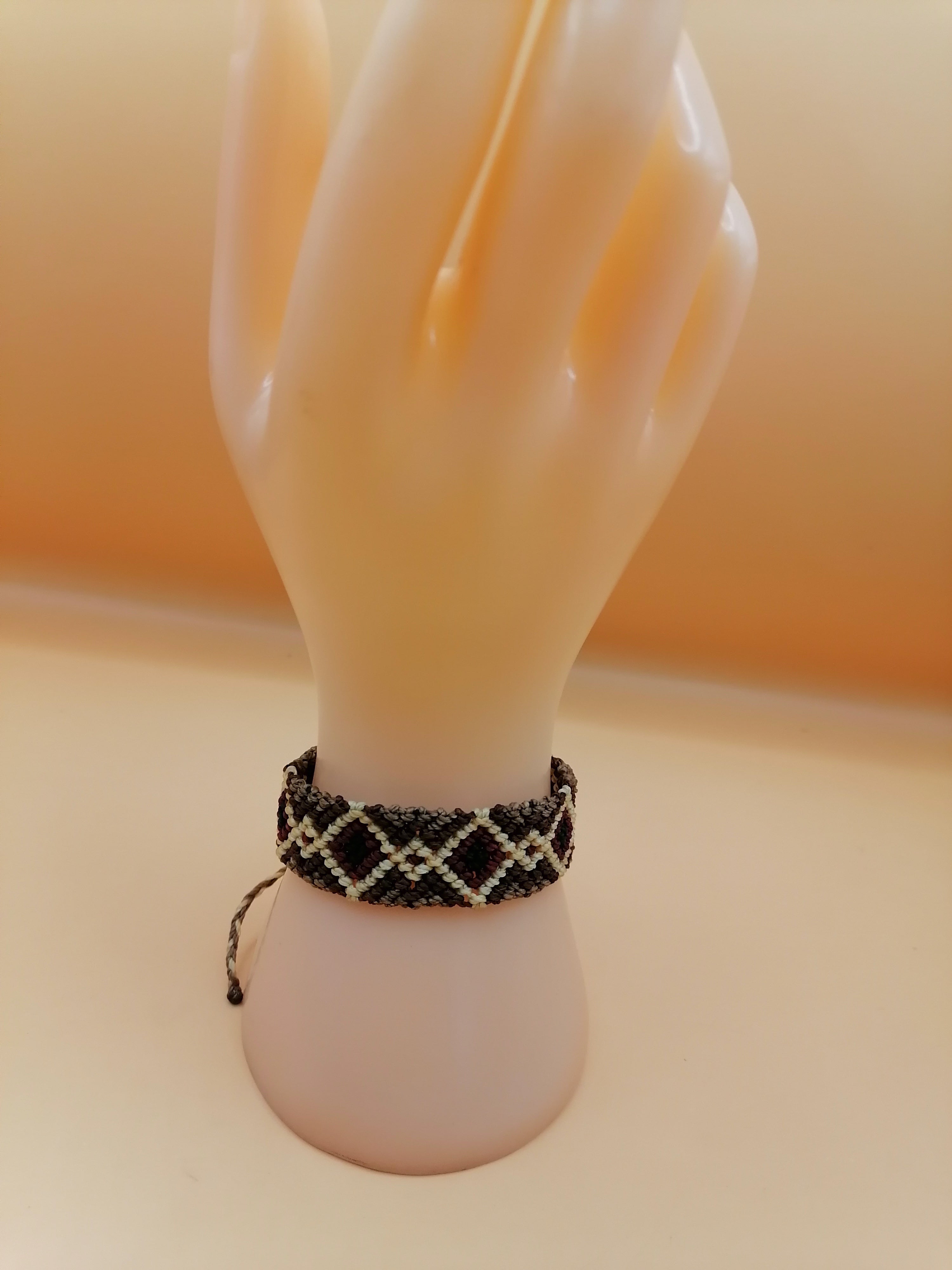 Macrame Thread Bracelet, Diamond Design, Peruvian Handicraft, Cusco